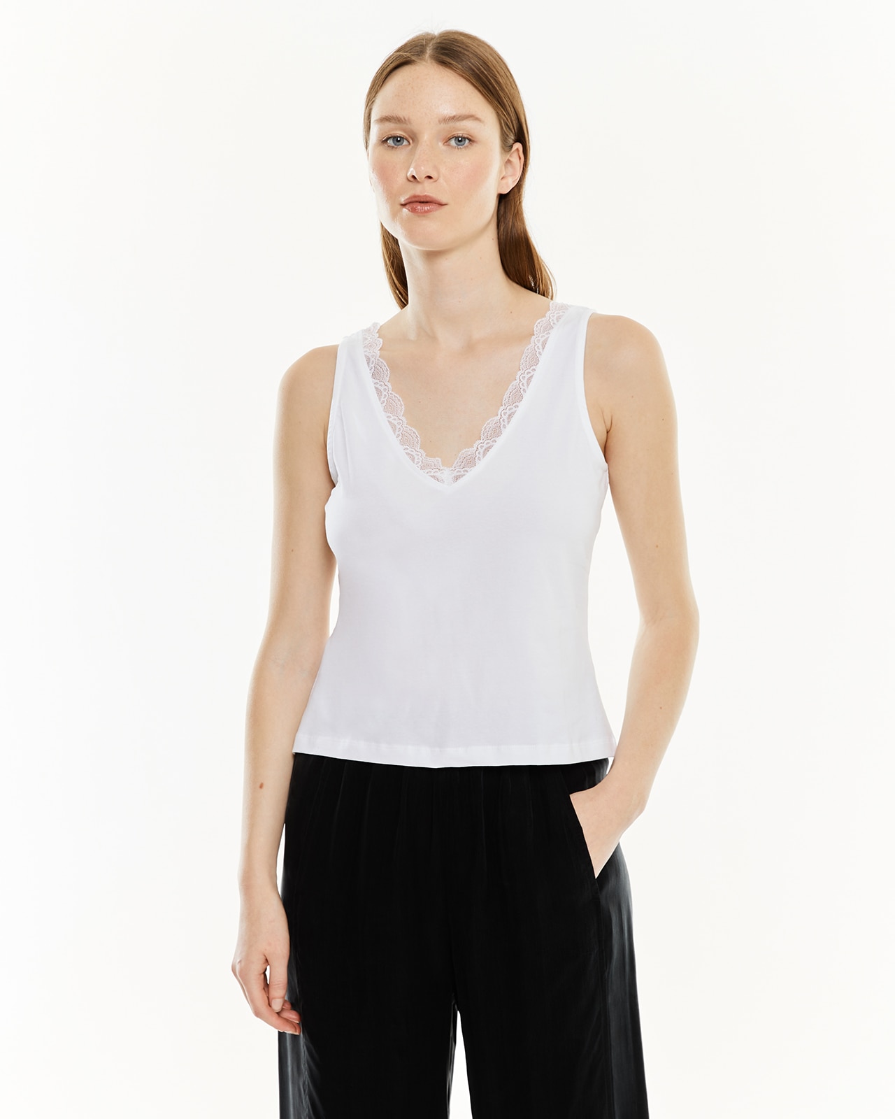 Camiseta de mujer entallada con tirantes y detalle de puntilla - System Action - Blanco Blanco-1