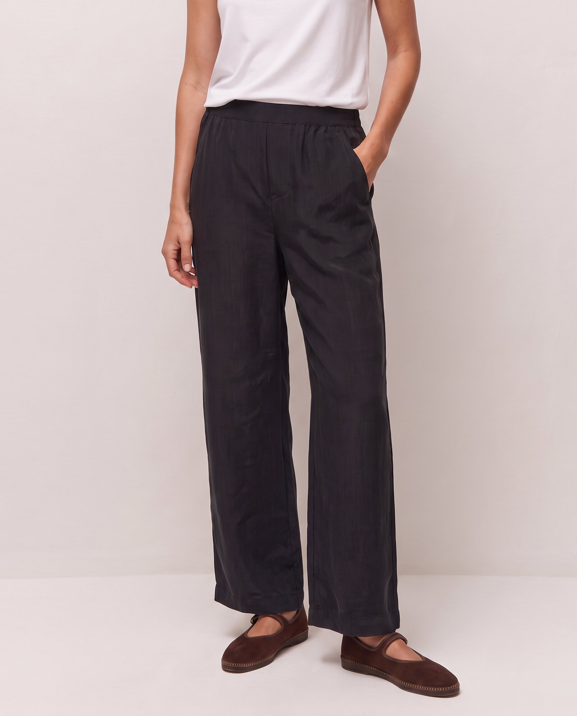 Pantalón largo de vestir de mujer con goma en la cintura y tejido de cupro - System Action - Negro Negro-2