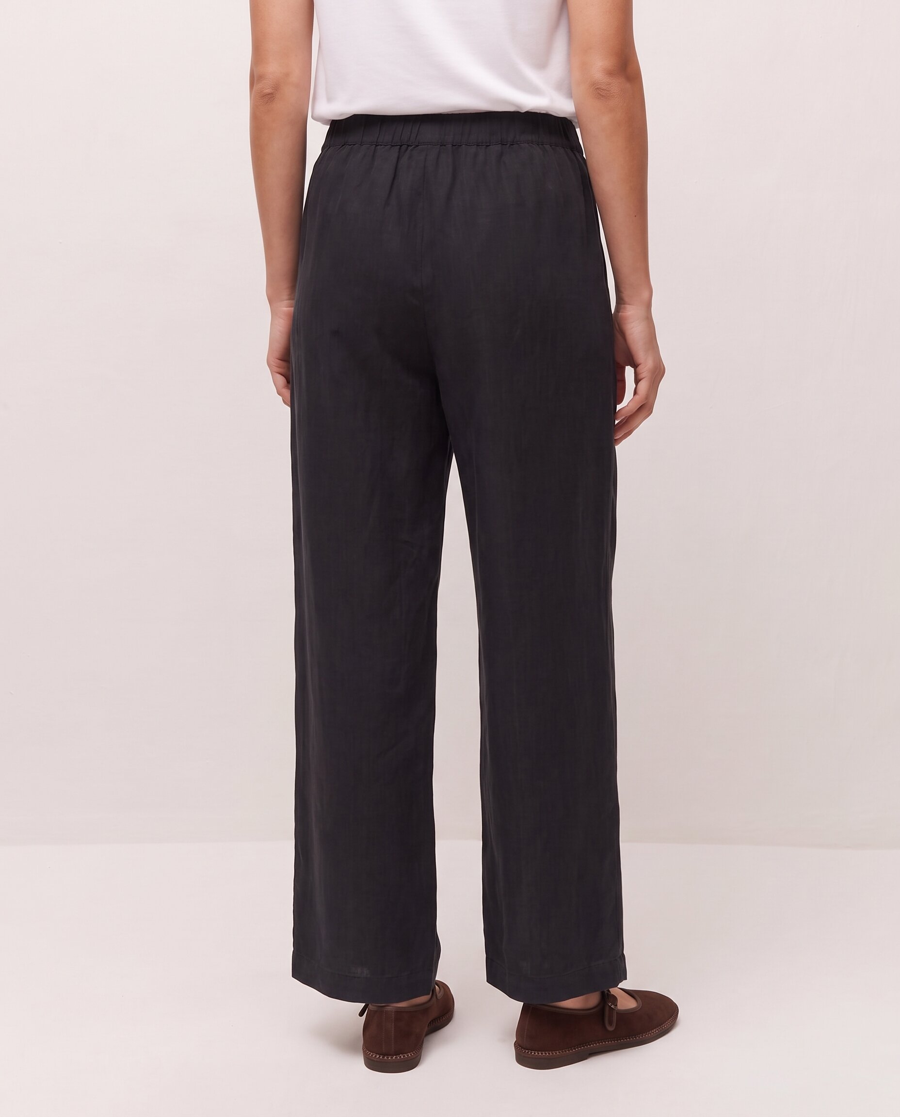 Pantalón largo de vestir de mujer con goma en la cintura y tejido de cupro - System Action - Negro Negro-3