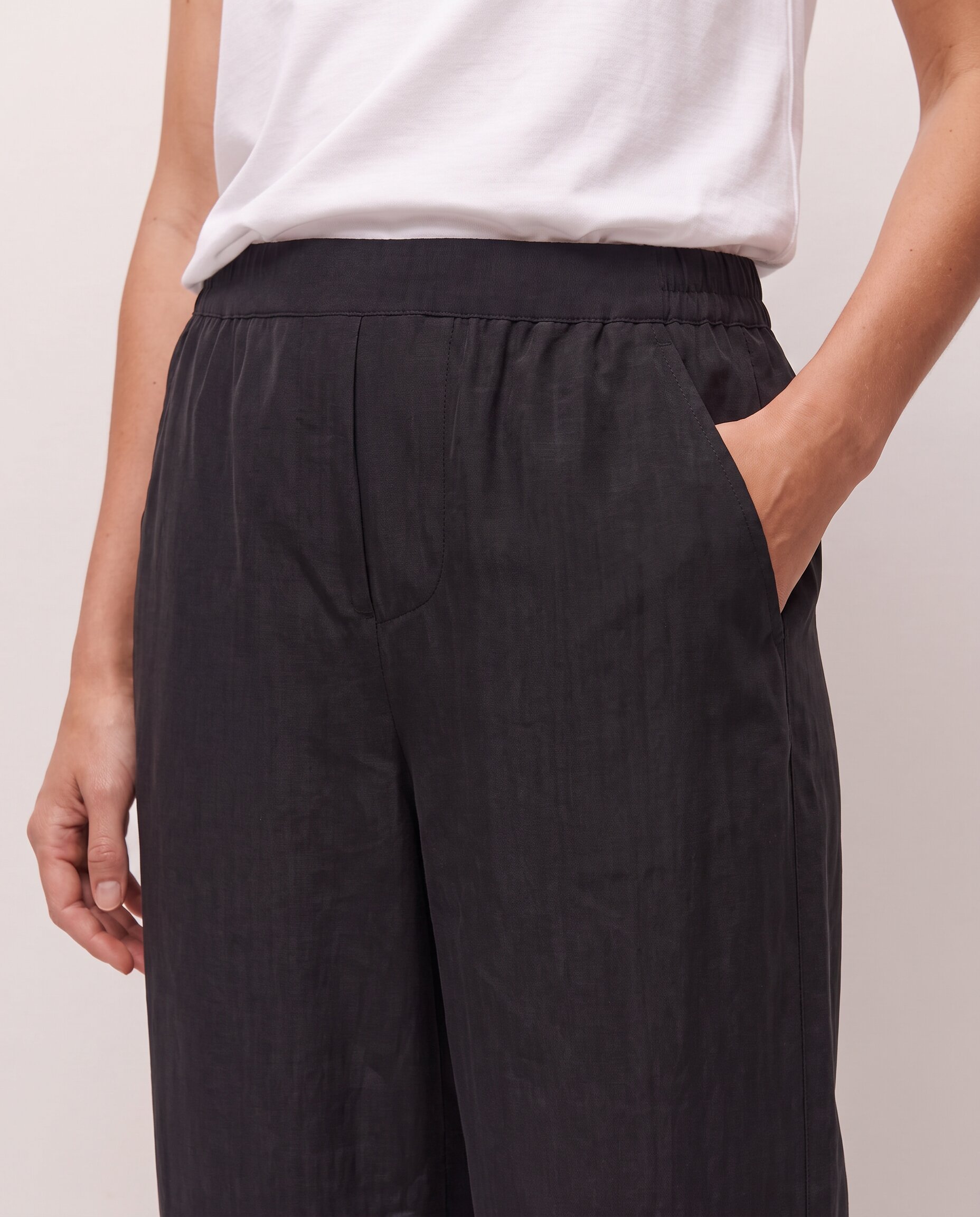 Pantalón largo de vestir de mujer con goma en la cintura y tejido de cupro - System Action - Negro Negro-4
