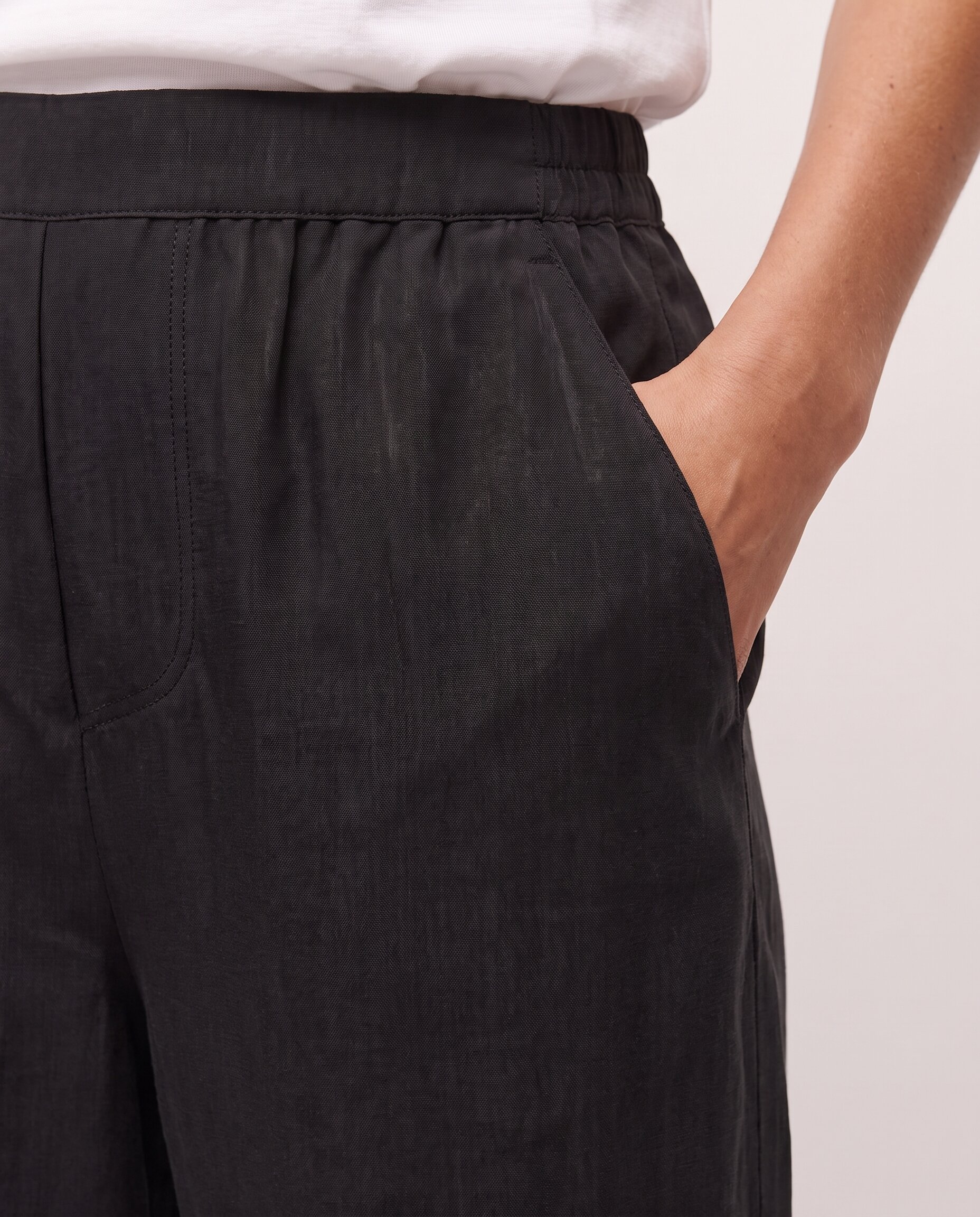 Pantalón largo de vestir de mujer con goma en la cintura y tejido de cupro - System Action - Negro Negro-5