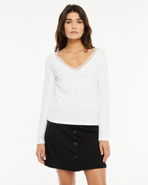 Imagen 0 de Camiseta básica de mujer con puntilla en el escote