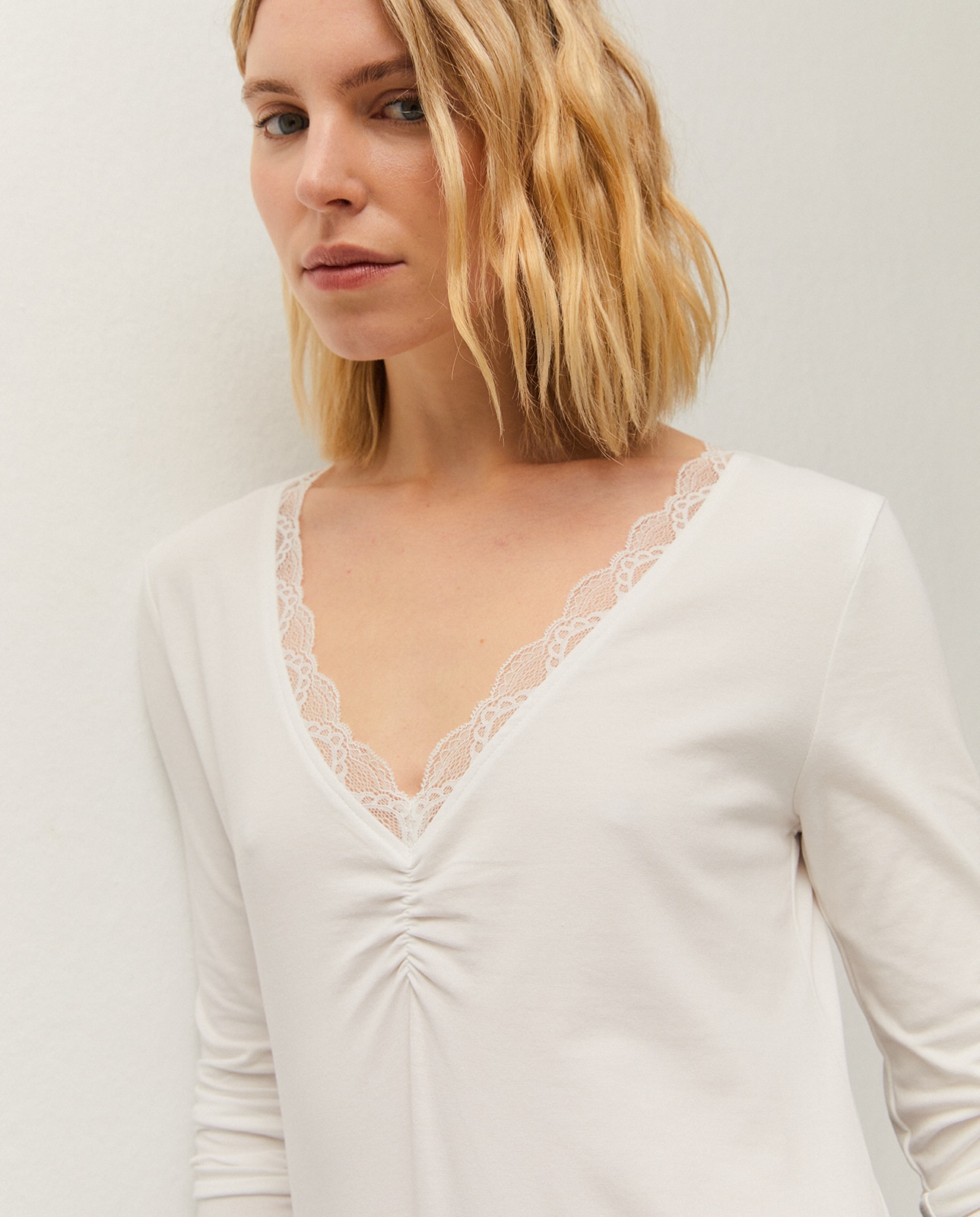 Camiseta básica de mujer con puntilla en el escote - System Action - Blanco Blanco-4