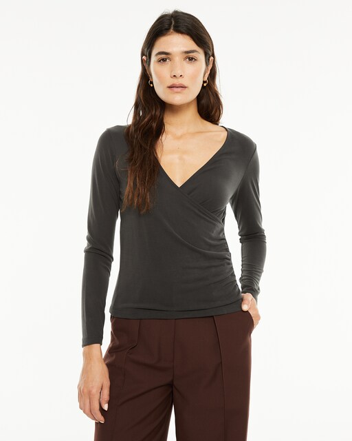 Imagen 0 de Camiseta de mujer con frunce lateral y escote en pico