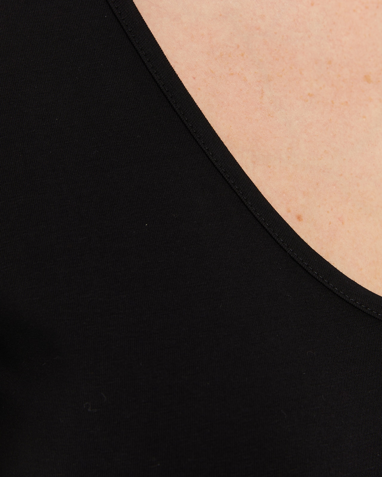 Camiseta tipo body de mujer con escote pico - System Action - Negro Negro-5