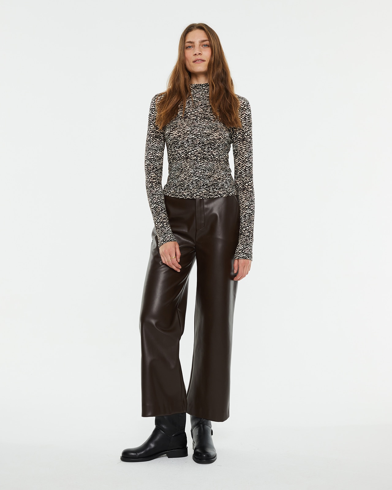 Pantalón de mujer recto con efecto piel con bolsillos delanteros