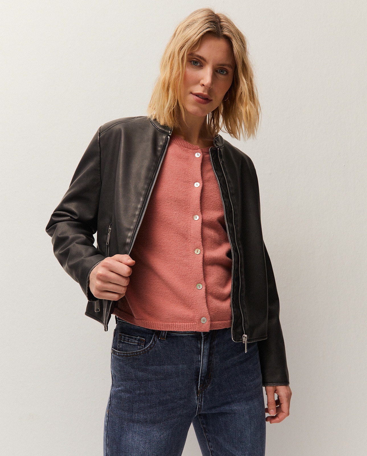 System Action - Biker de mujer de cuello mao y manga larga.