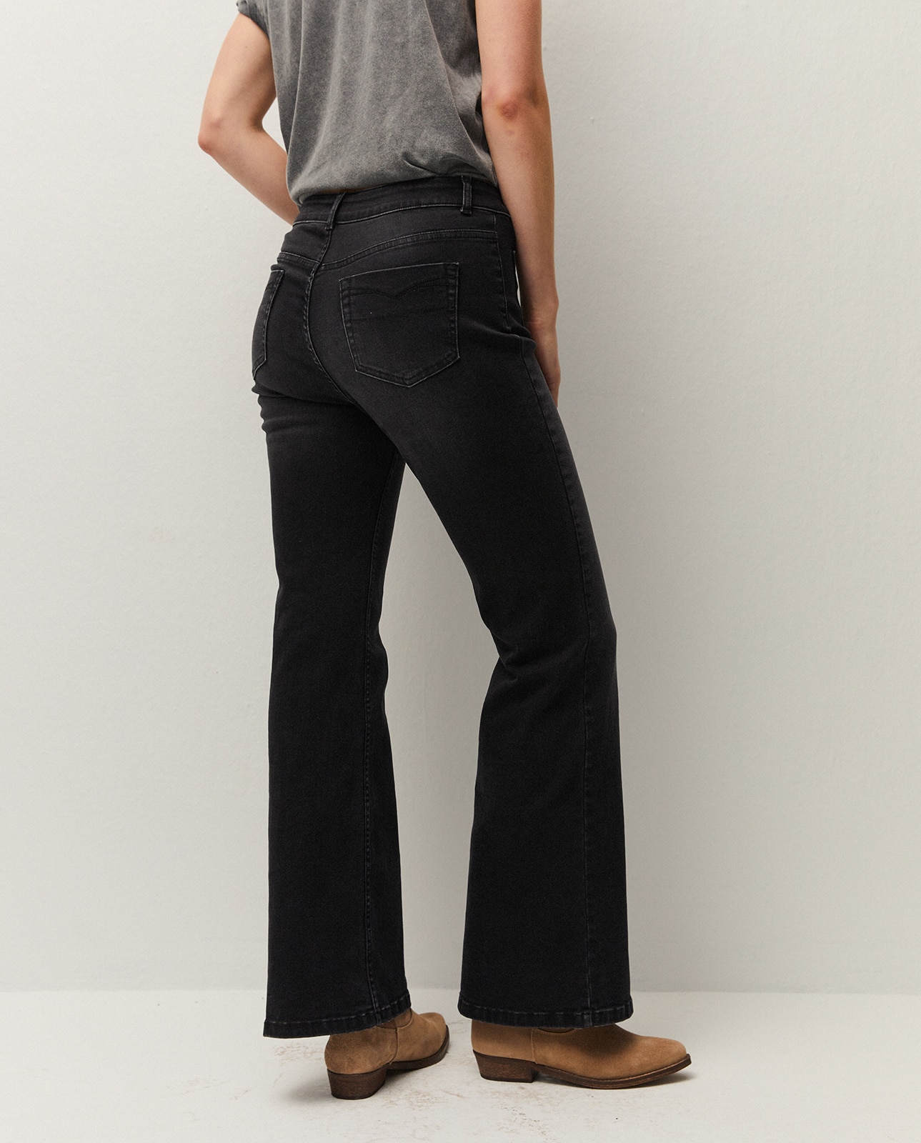 Vaqueros campana de mujer tipo flare con bosillos - System Action - Negro Negro-2