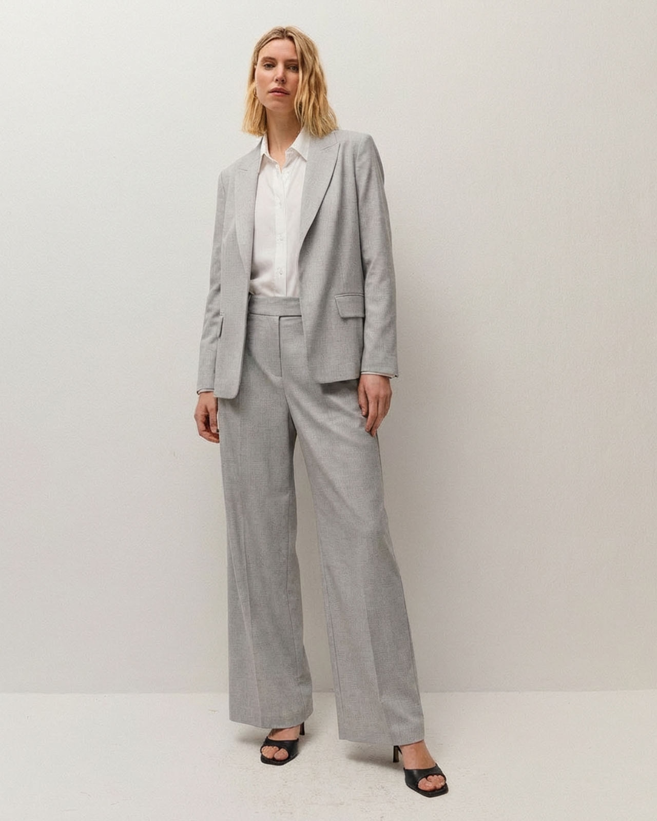 Pantalón fluido de vestir de mujer con pinzas en el delantero y bolsillos laterales - System Action - Gris claro Gris claro-1