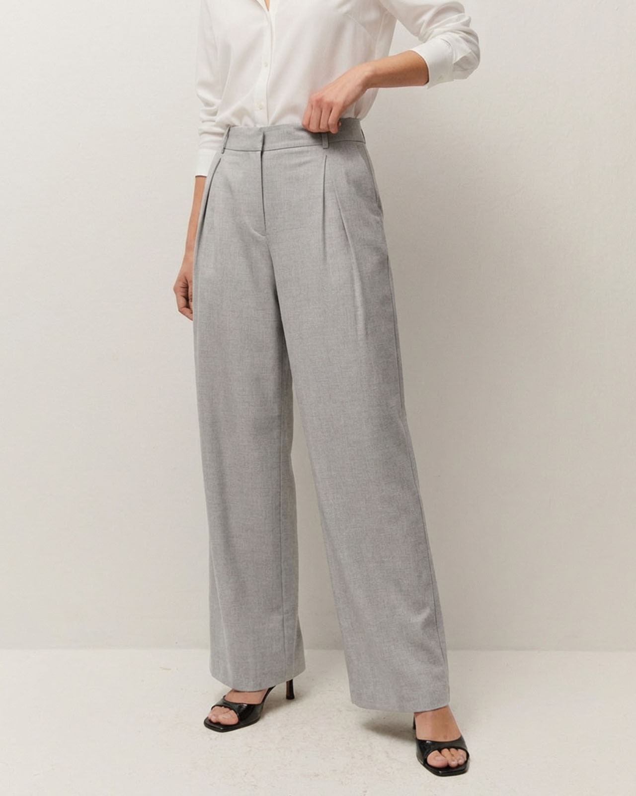Pantalón fluido de vestir de mujer con pinzas en el delantero y bolsillos laterales - System Action - Gris claro Gris claro-3