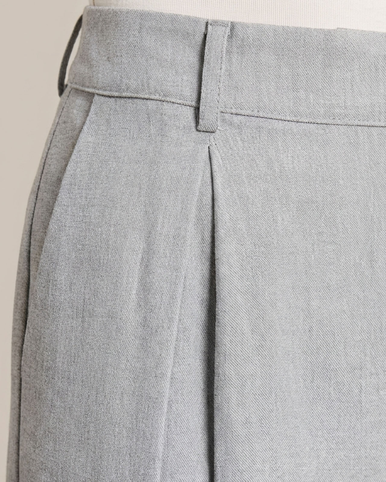Pantalón fluido de vestir de mujer con pinzas en el delantero y bolsillos laterales - System Action - Gris claro Gris claro-5