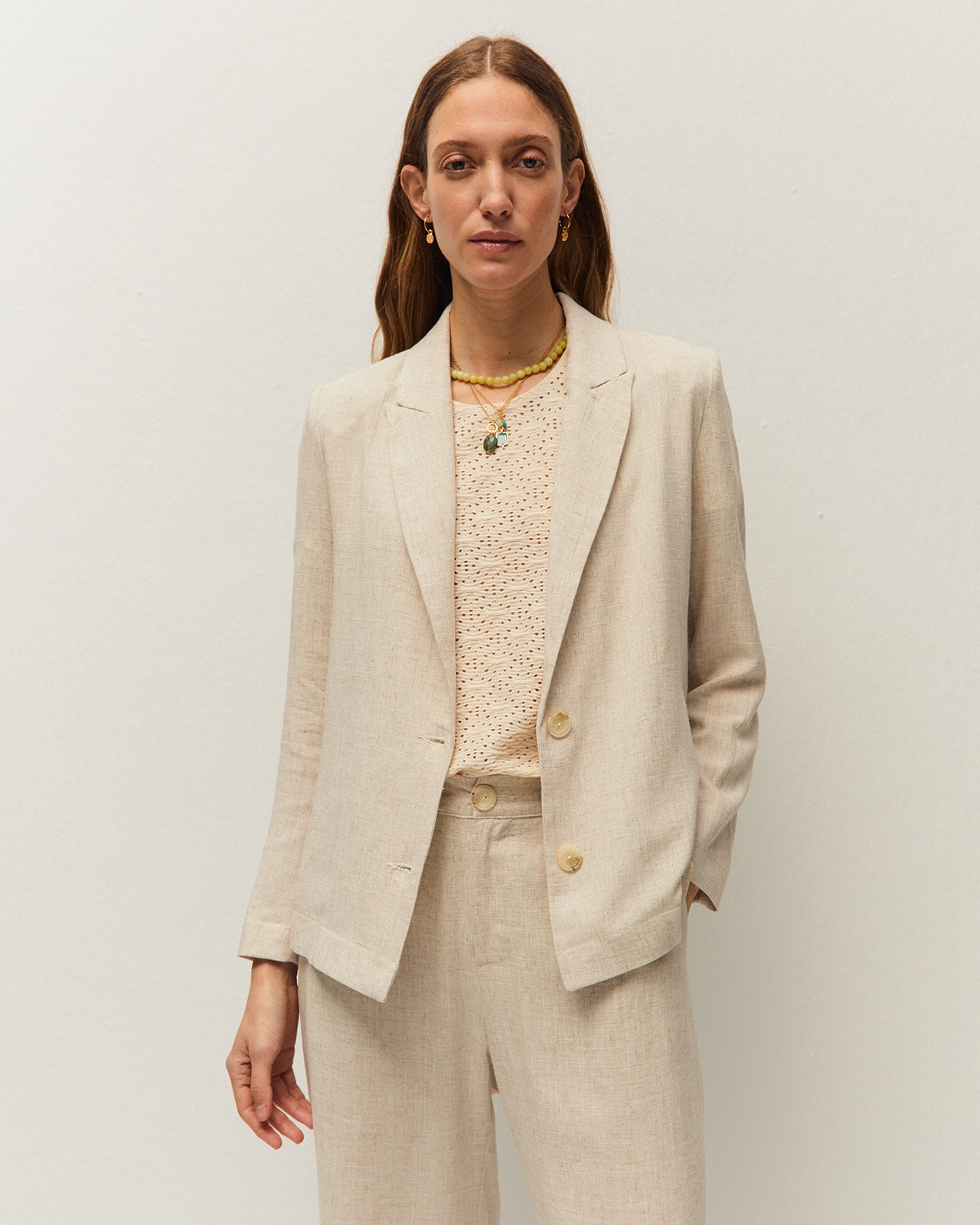 System Action - Blazer fluido de lino de mujer con bolsillos de vivo.