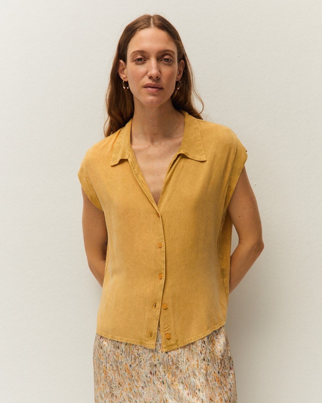System Action - Camisa de mujer en tejido orgánico con efecto delavado.