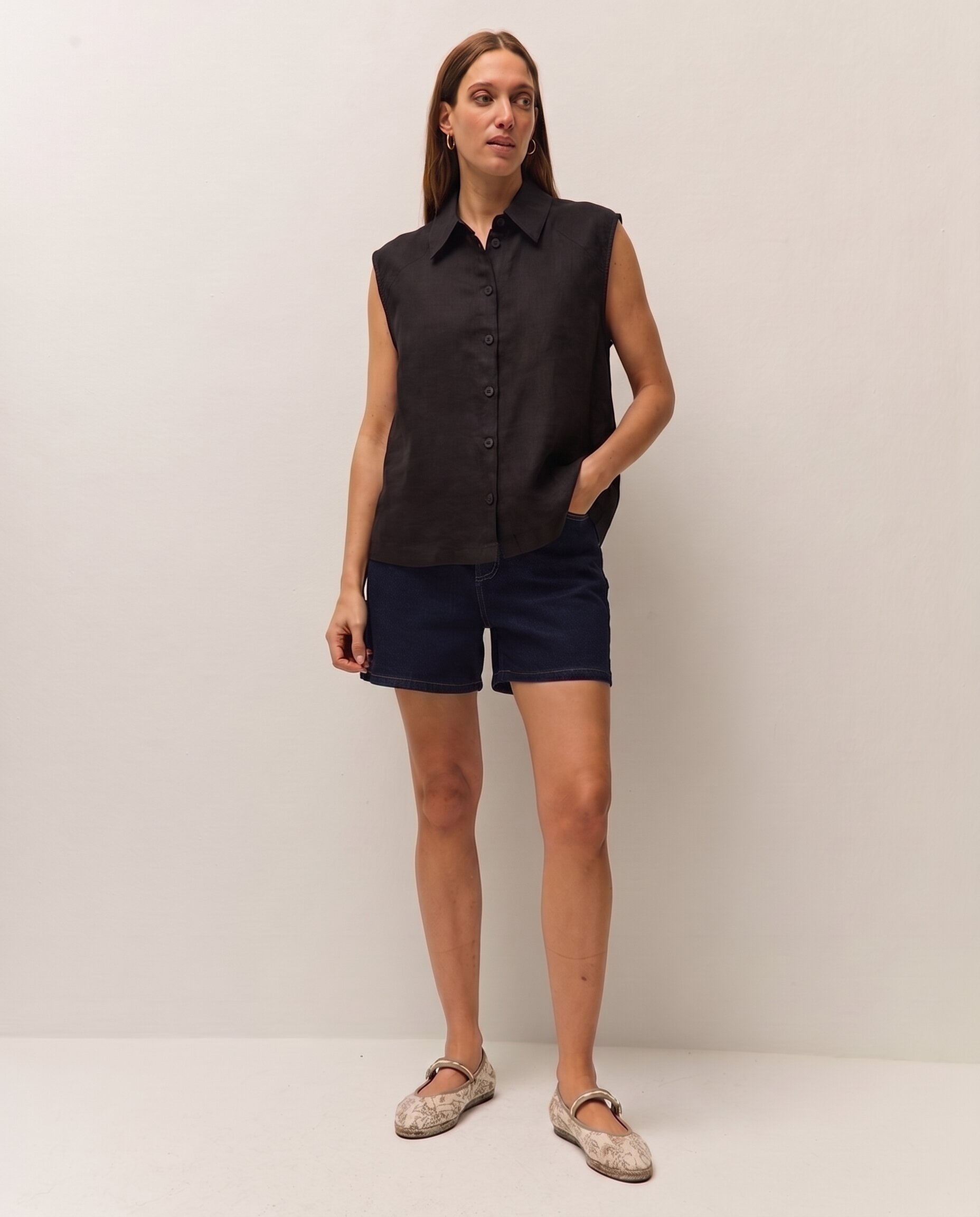 Camisa de lino de mujer con cuello camisero y manga corta - System Action - Negro Negro-3