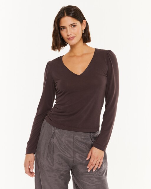 Imagen 0 de Camiseta de mujer con frunce en hombro y escote pico