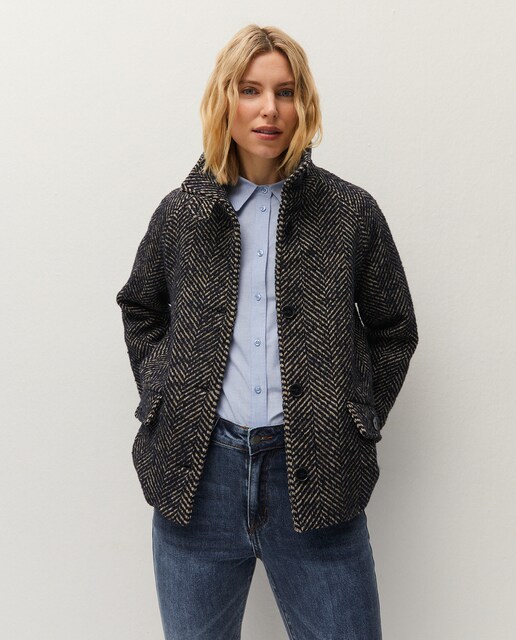 Imagen 0 de Abrigo corto de mujer con tejido de espiga