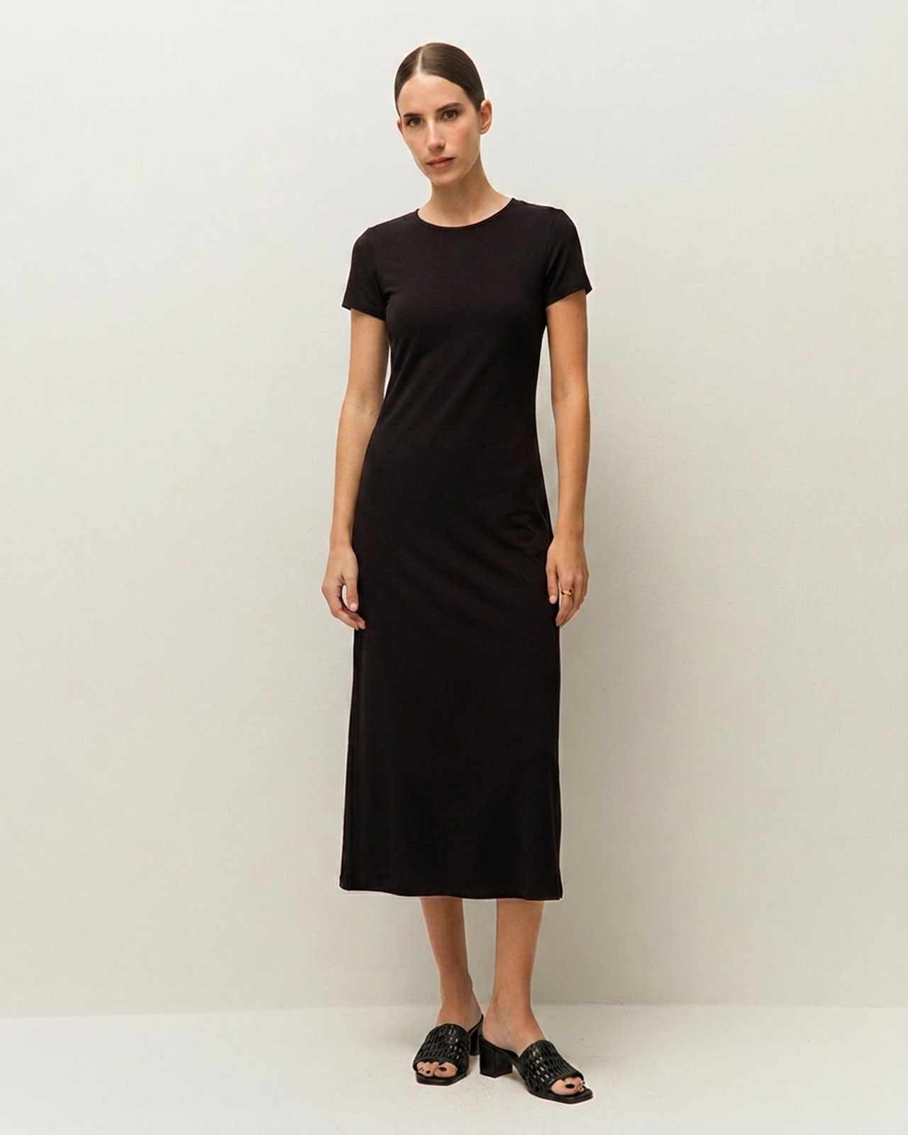 Vestido midi con abertura trasera y manga corta - System Action - Negro Negro-1