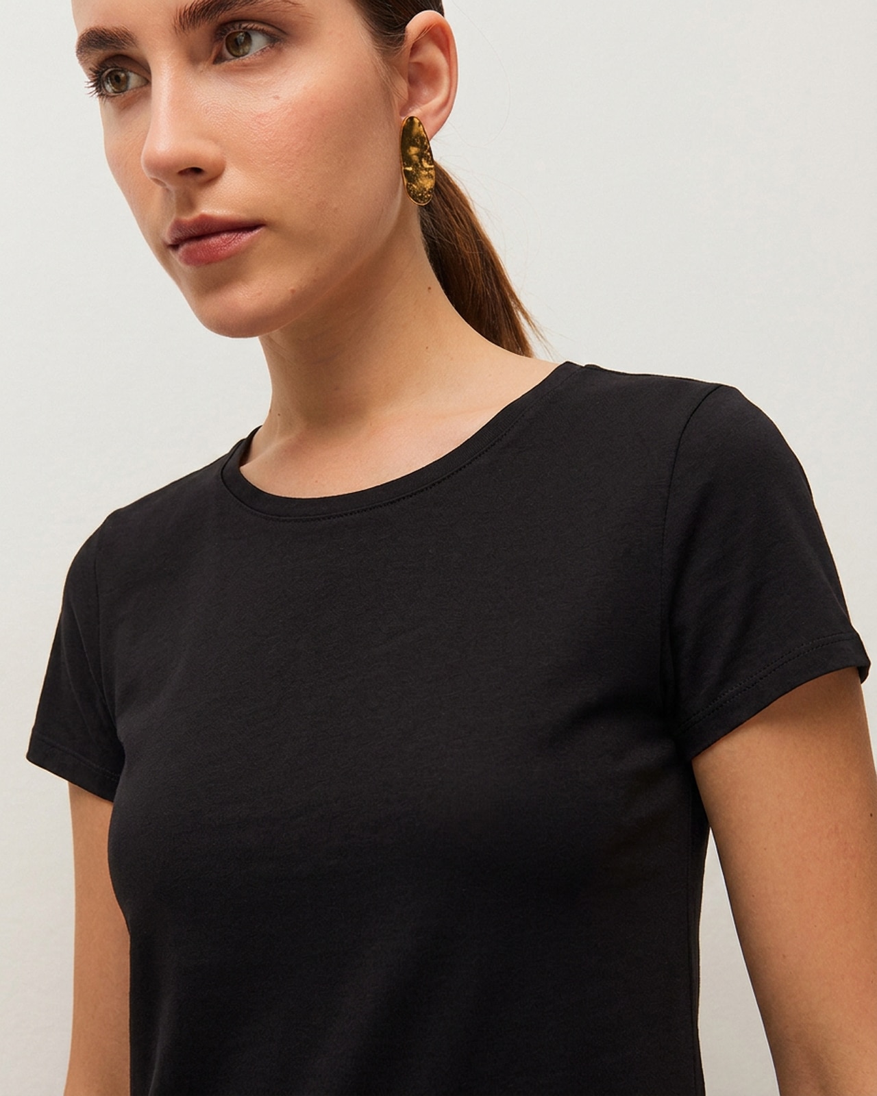 Vestido midi con abertura trasera y manga corta - System Action - Negro Negro-2