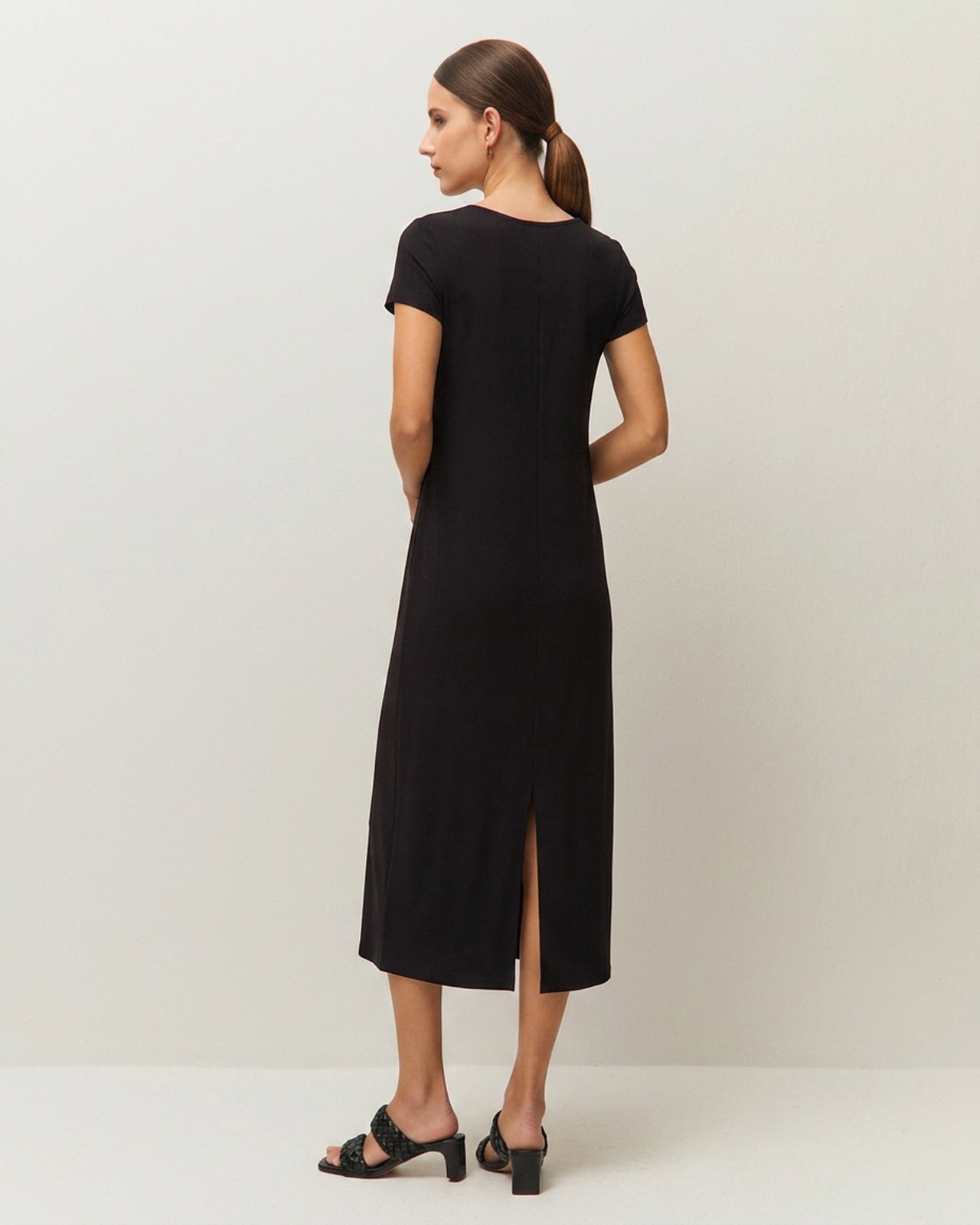 Vestido midi con abertura trasera y manga corta - System Action - Negro Negro-4