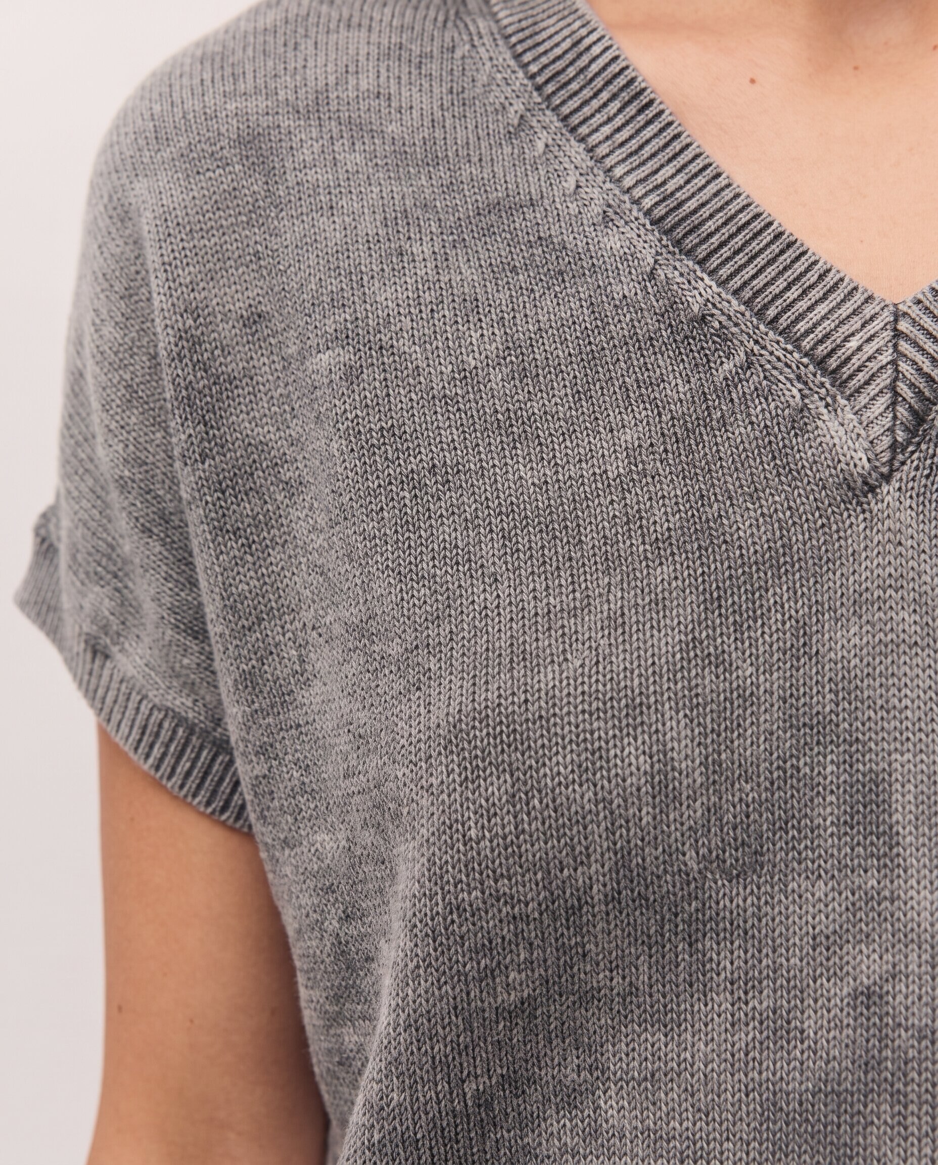 Jersey de mujer con cuello pico y manga corta - System Action - Gris oscuro Gris oscuro-4