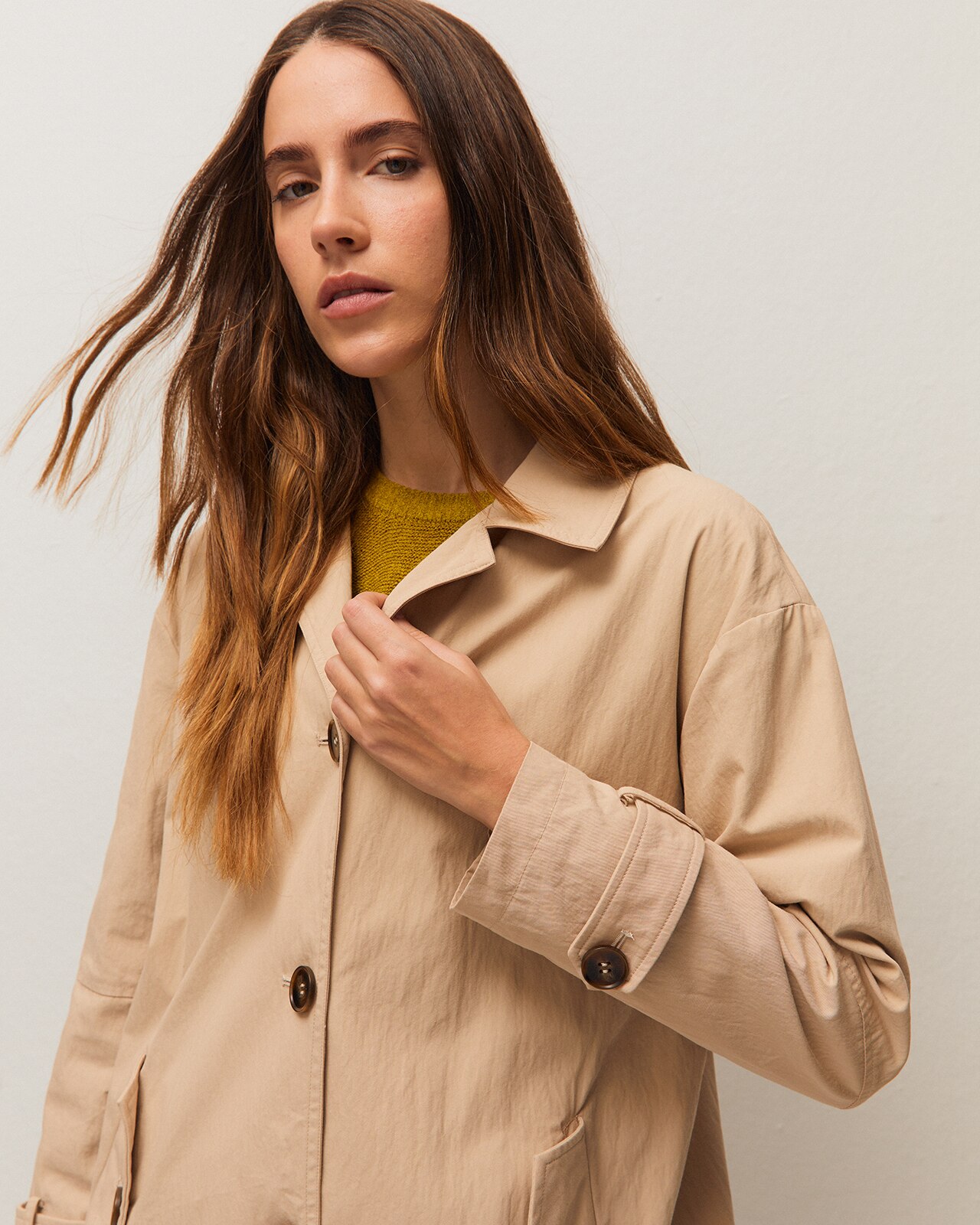 Gabardina trench larga de mujer con solapa y botones - System Action - Beige Beige-4