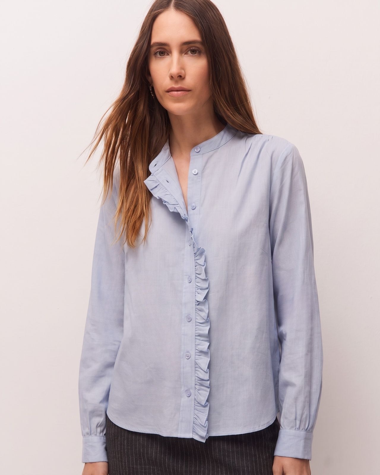 Camisa de mujer con detalle volante y tejido de chambray - System Action - Azul Azul-2