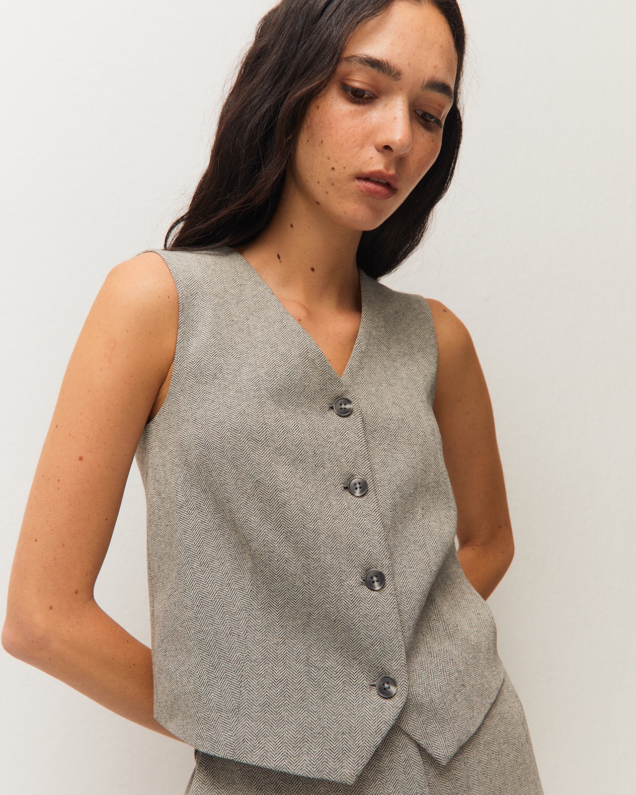 Chaleco de mujer con escote en pico y sin mangas - System Action - Gris claro Gris claro-4