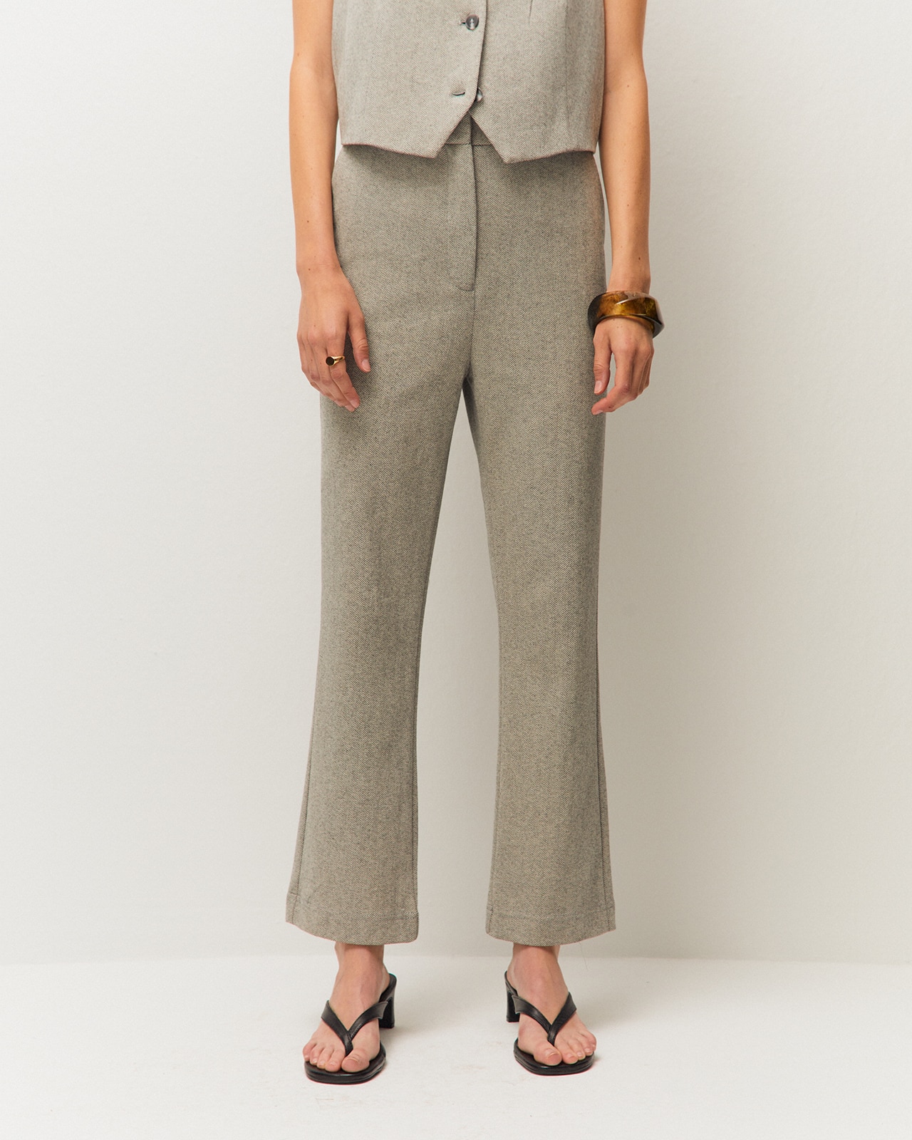 Pantalón recto de mujer con tejido de espiga - System Action - Gris claro Gris claro-2