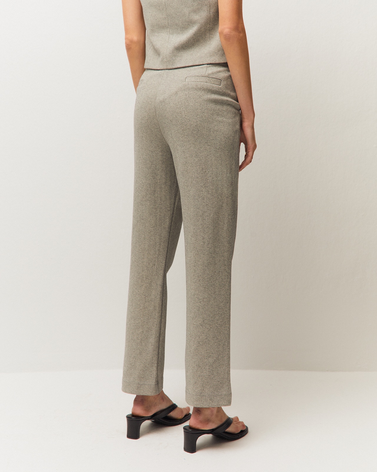 Pantalón recto de mujer con tejido de espiga - System Action - Gris claro Gris claro-3