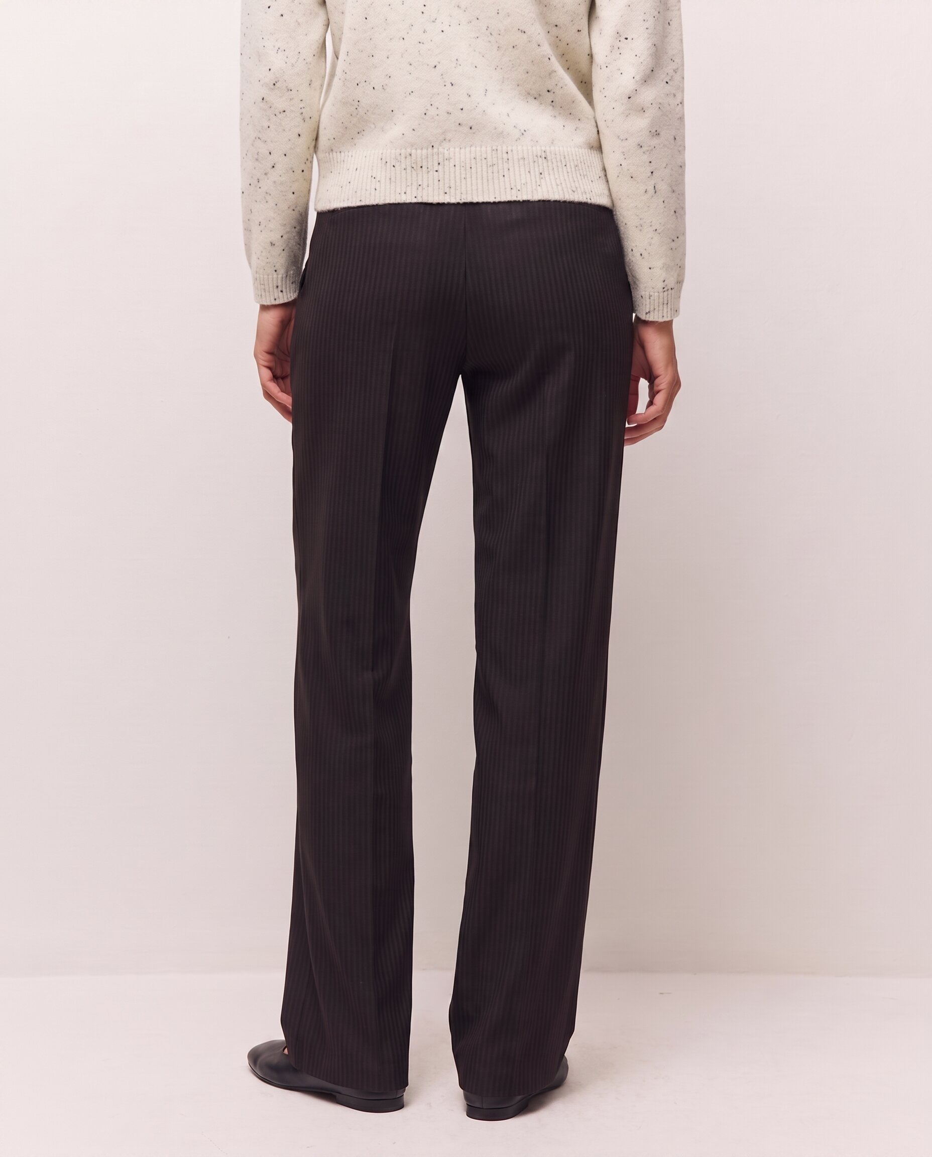 Pantalón largo recto de mujer de raya diplomática con goma en la espalda - System Action - Gris oscuro Gris oscuro-3