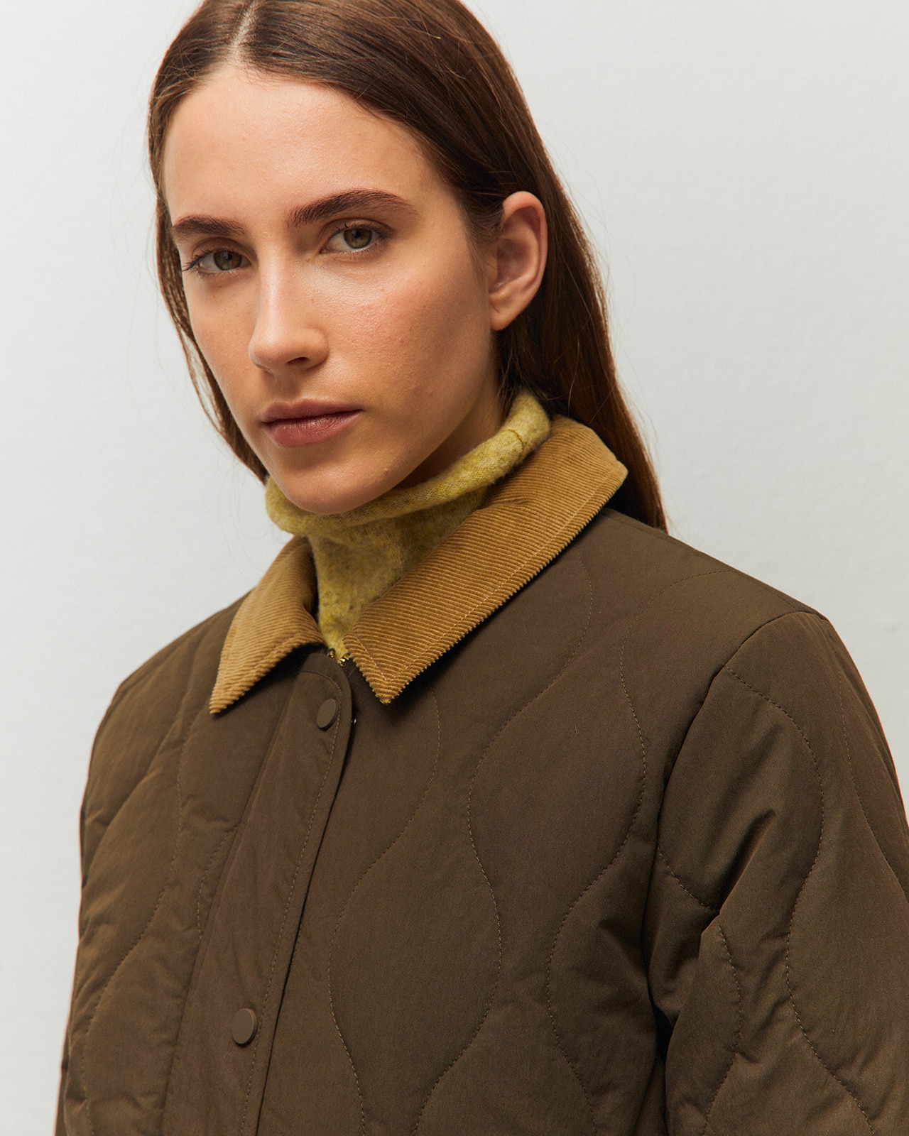 Anorak de mujer con cuello camisero de pana y bolsillos delanteros - System Action - Verde Verde-4