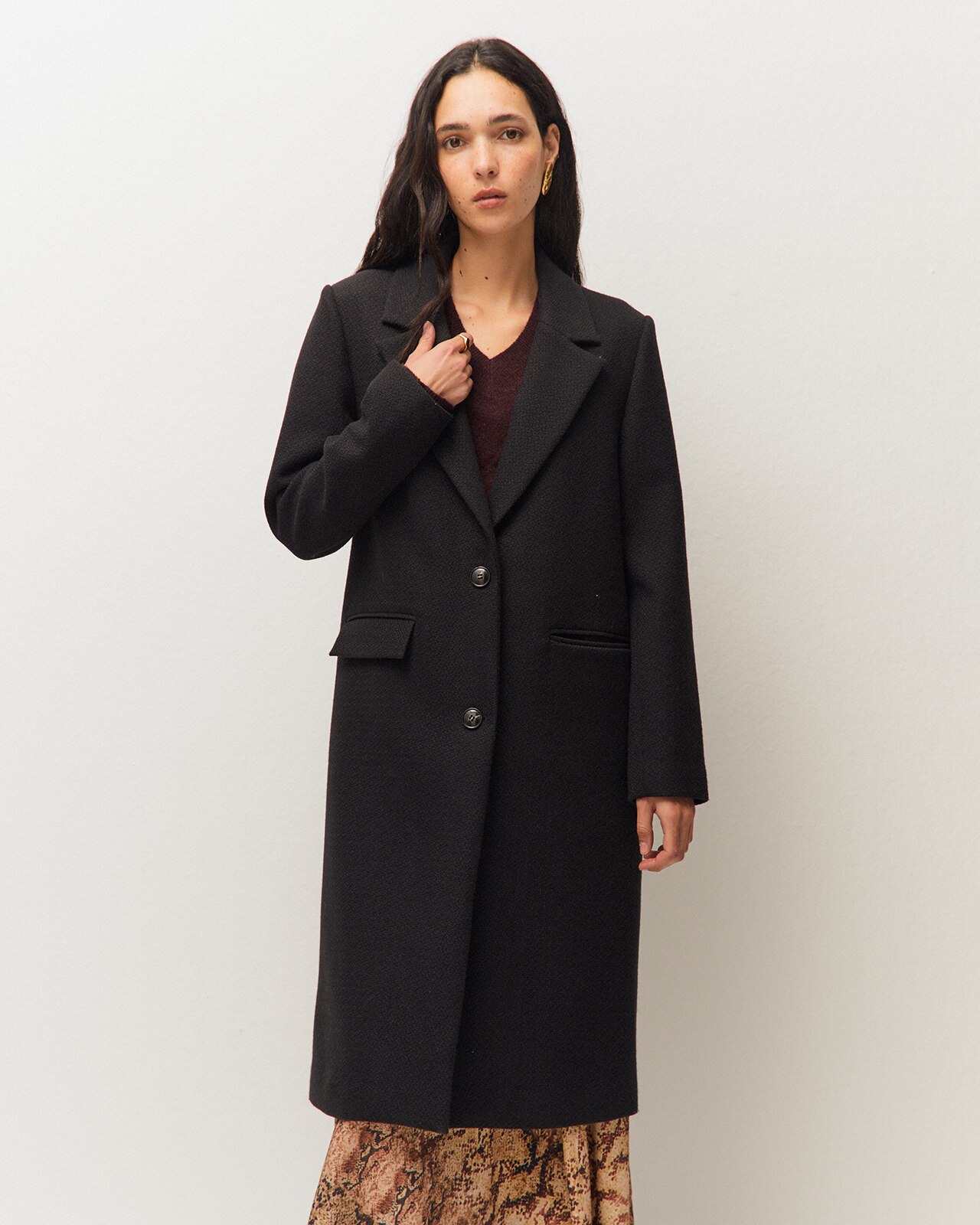 Abrigo básico de mujer con cuello solapa y bolsillos con tapeta - System Action - Negro Negro-2