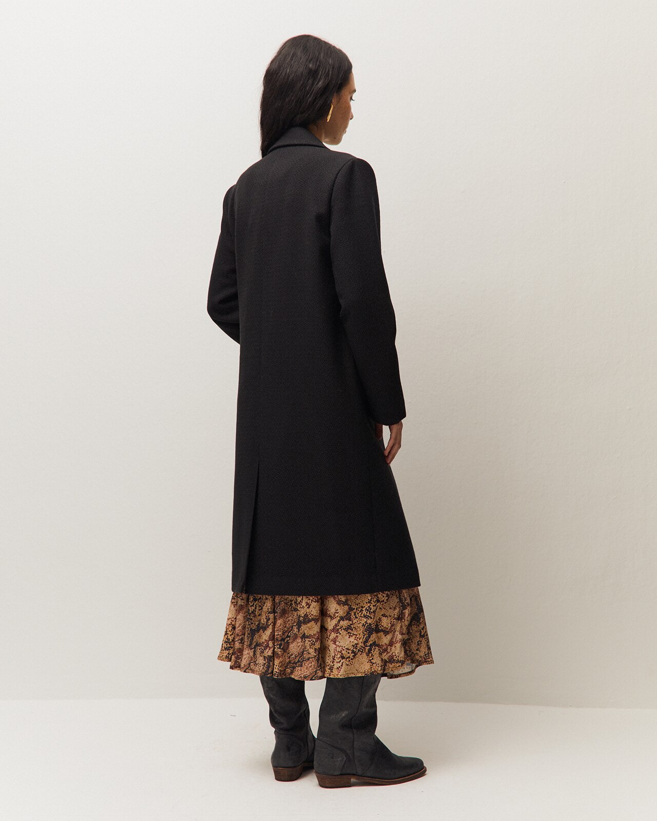 Abrigo básico de mujer con cuello solapa y bolsillos con tapeta - System Action - Negro Negro-3