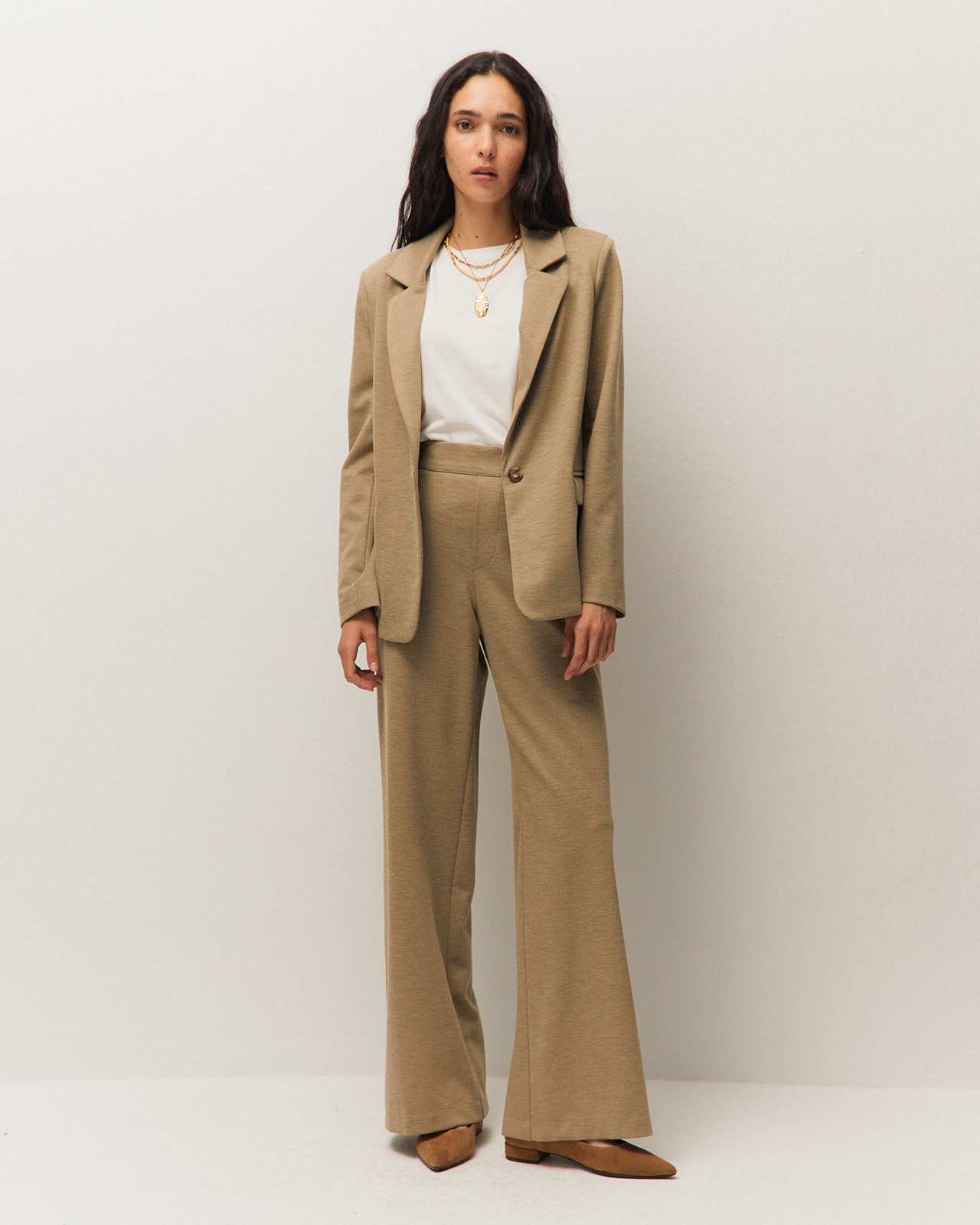 Americana confort de mujer con cuello solapa y bolsillos con tapeta - System Action - Beige Beige-1