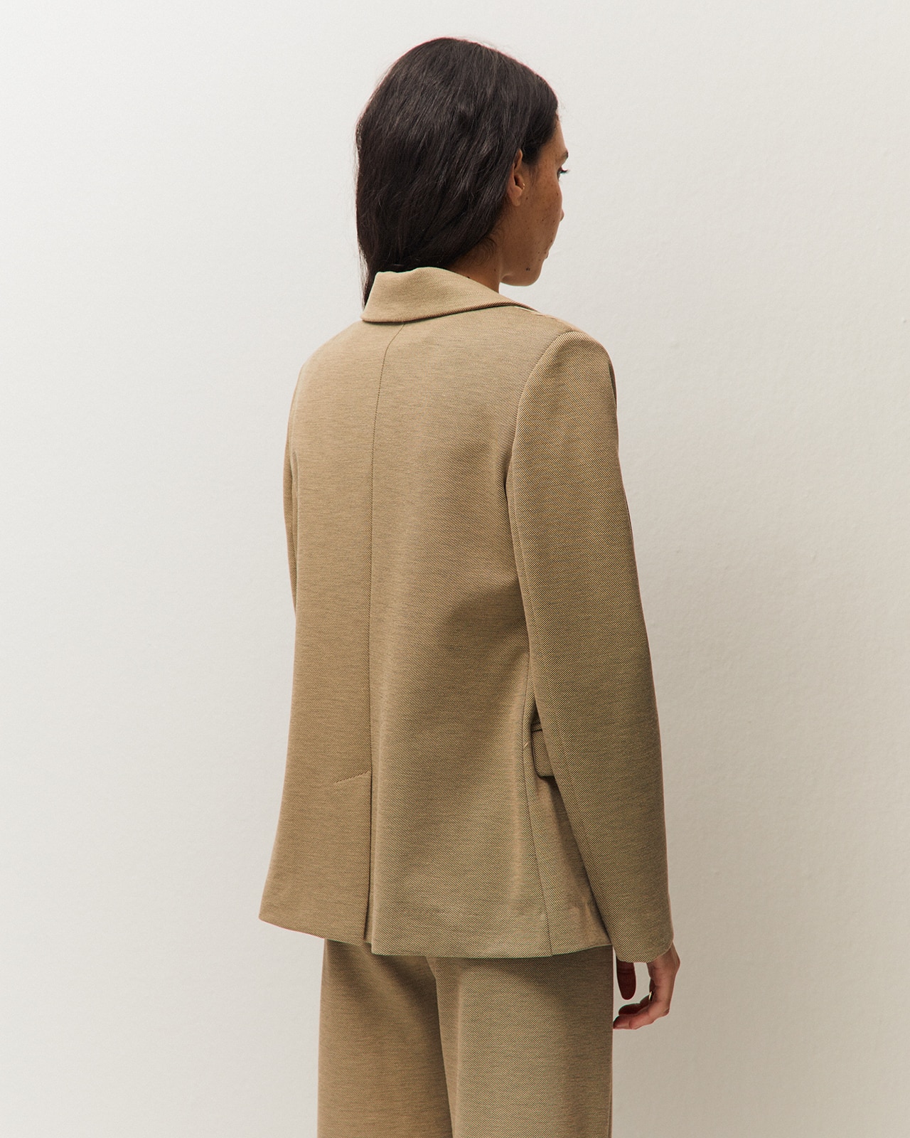 Americana confort de mujer con cuello solapa y bolsillos con tapeta - System Action - Beige Beige-3