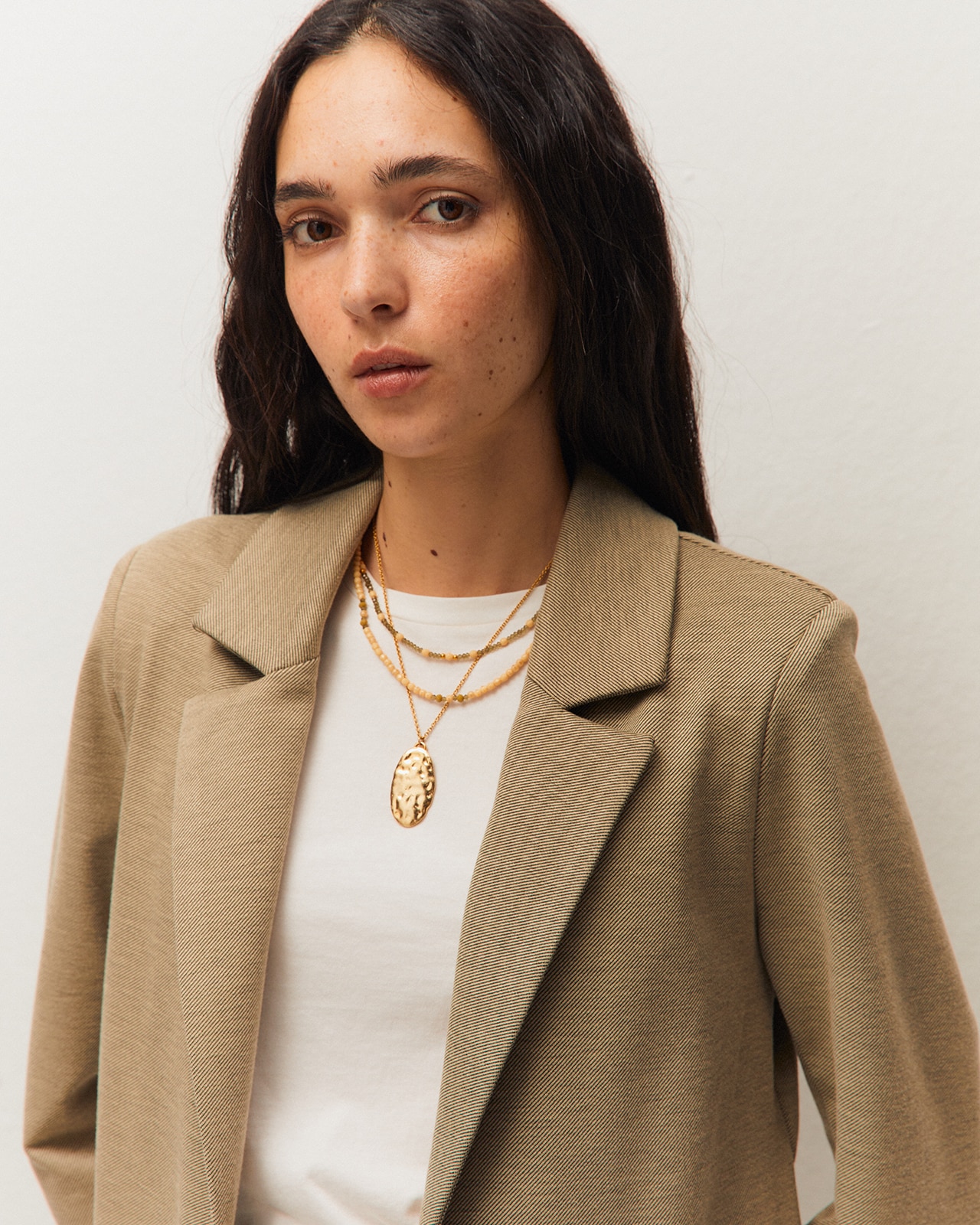 Americana confort de mujer con cuello solapa y bolsillos con tapeta - System Action - Beige Beige-4