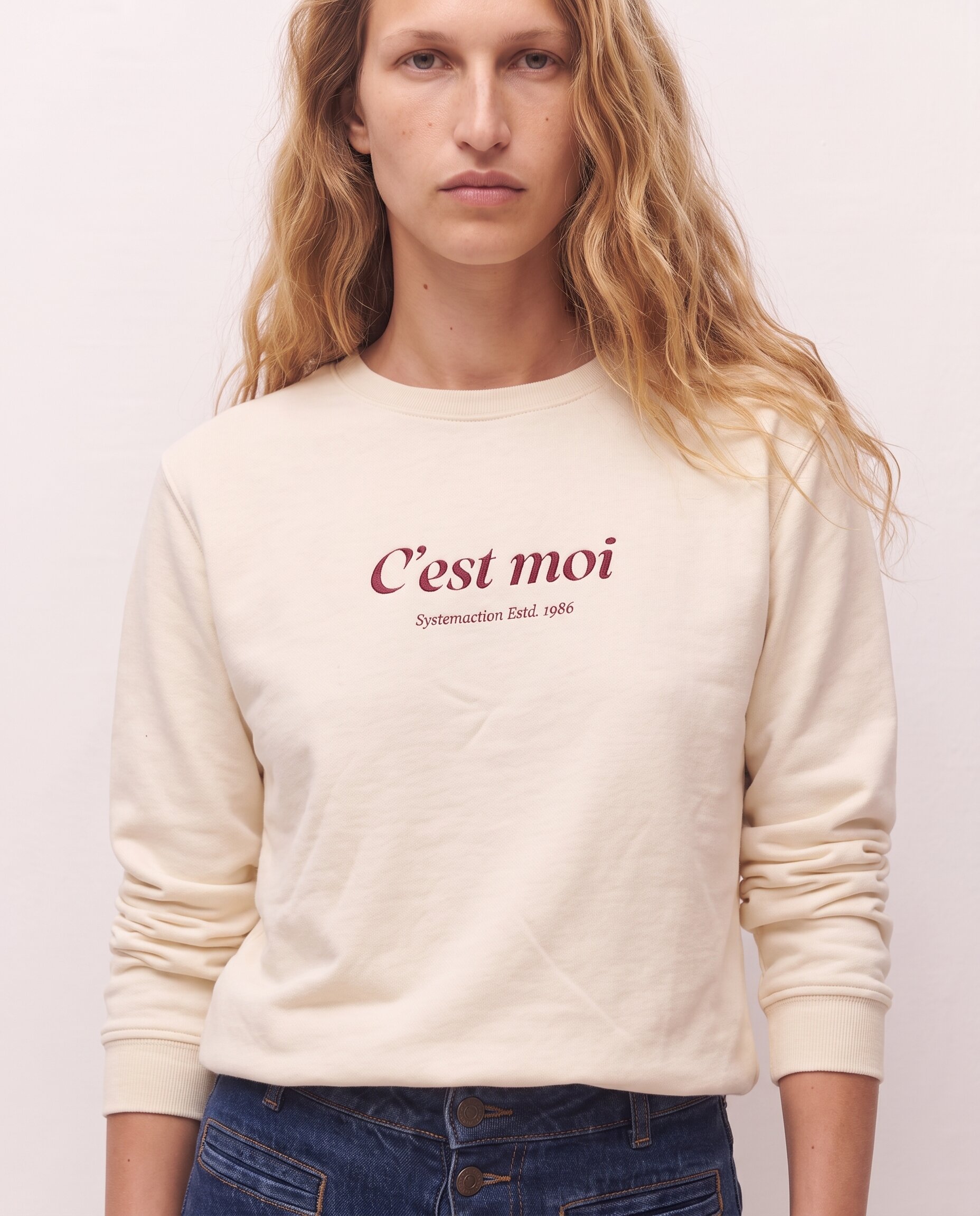 Sudadera de mujer con cuello redondo y estampado posicional delantero - System Action - Crudo Crudo-4