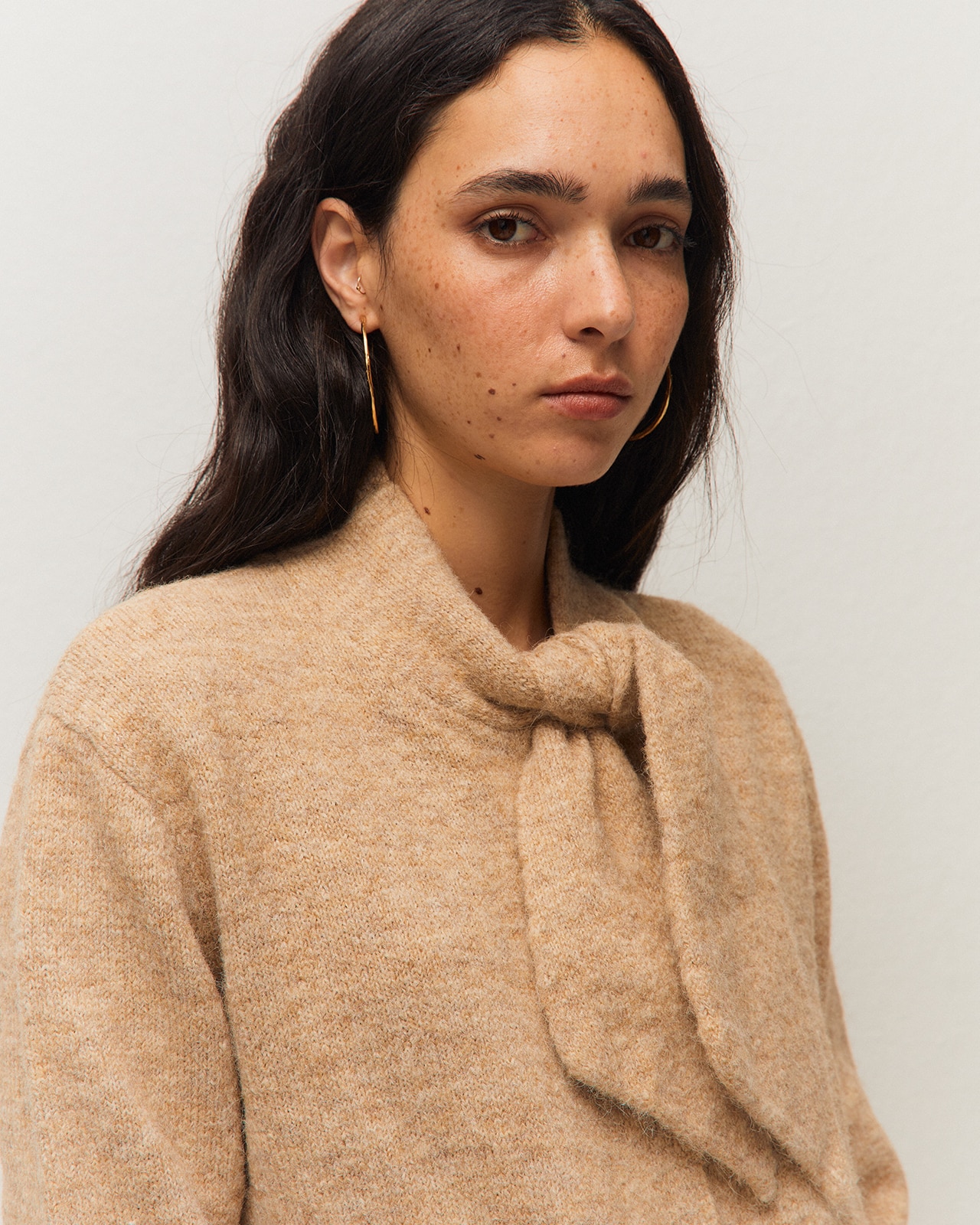 Cárdigan de mujer con lazada en el escote y manga larga - System Action - Beige Beige-4