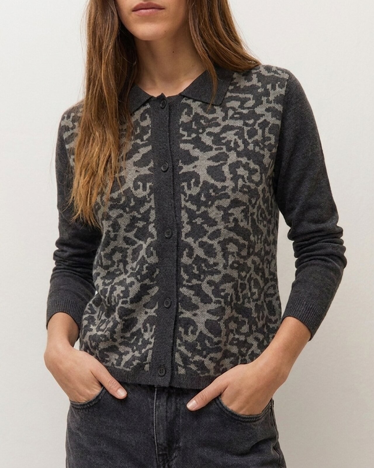 Cárdigan de mujer con jacquard en el delantero y espalda con estampado animal print - System Action - Gris oscuro Gris oscuro-4