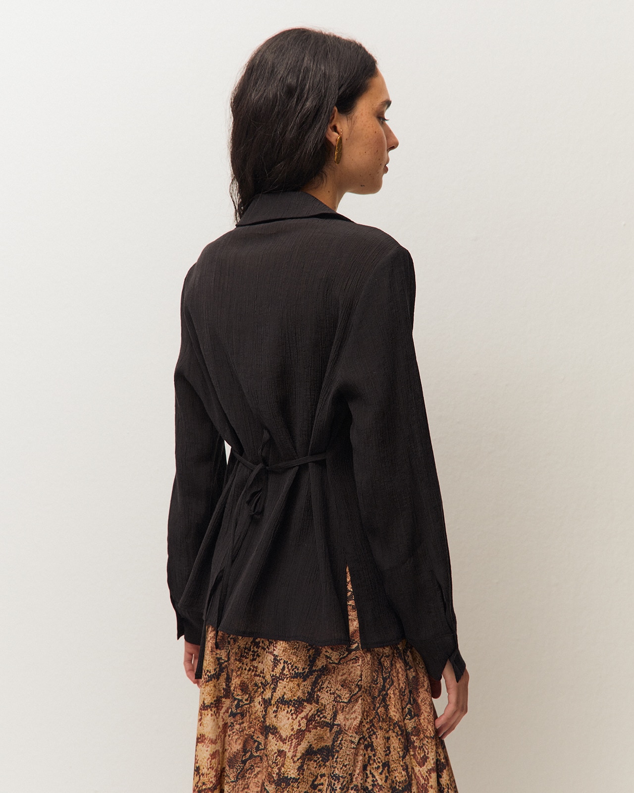 Camisa larga de mujer con cinturón y cuello camisero - System Action - Negro Negro-3