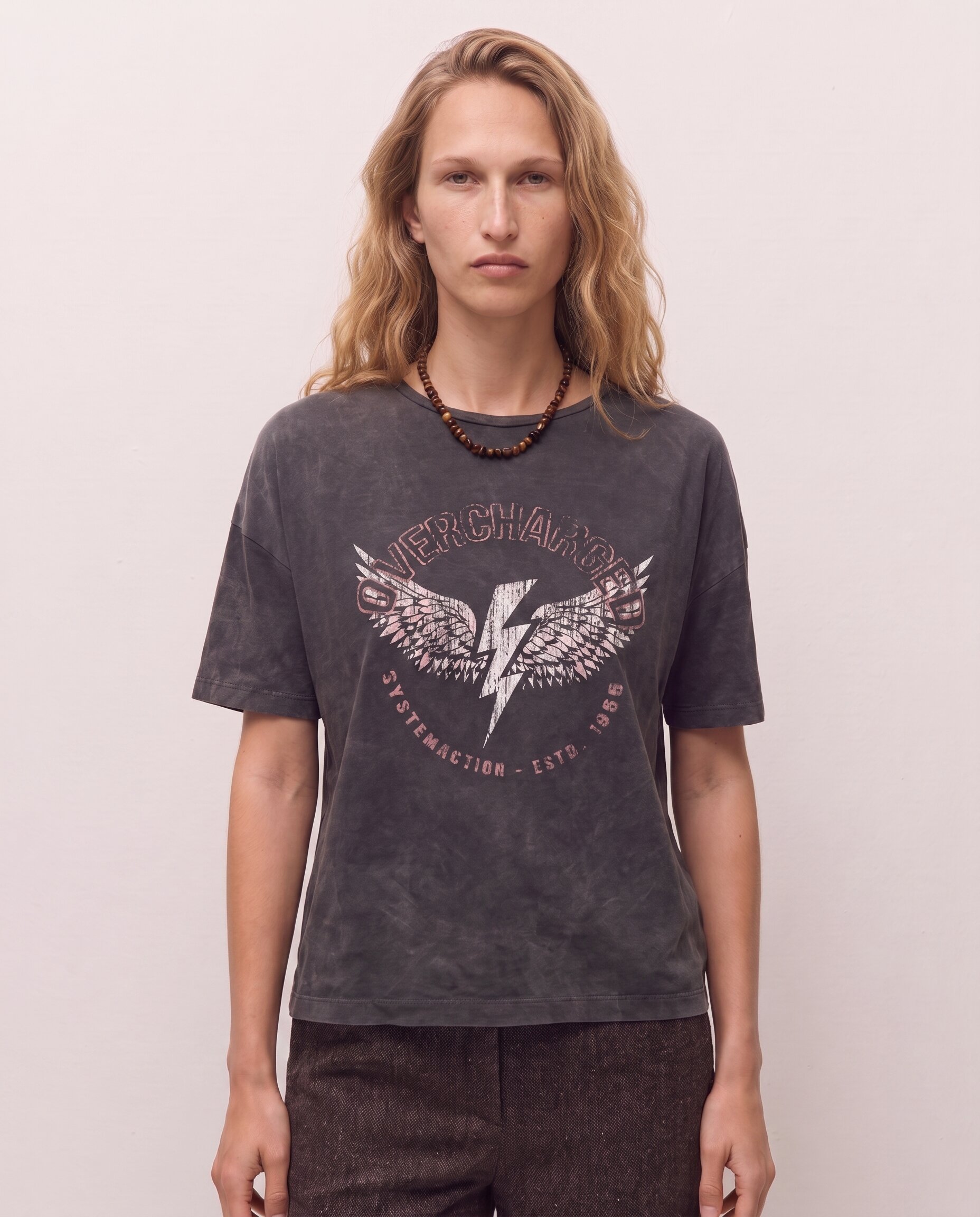 Imagen 0 de Camiseta oversize de mujer con con estampado posicional y cuello redondo Gris oscuro