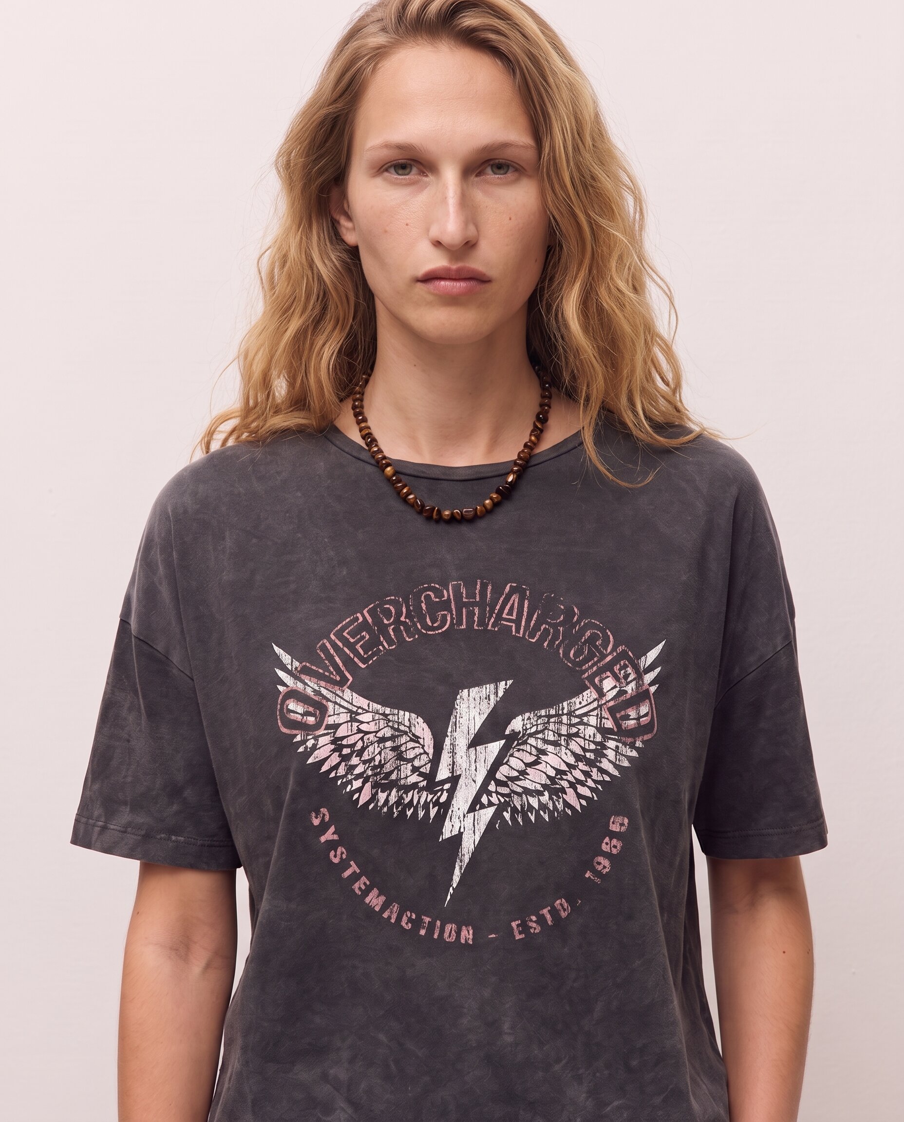 Camiseta oversize de mujer con con estampado posicional y cuello redondo - System Action - Gris oscuro Gris oscuro-4
