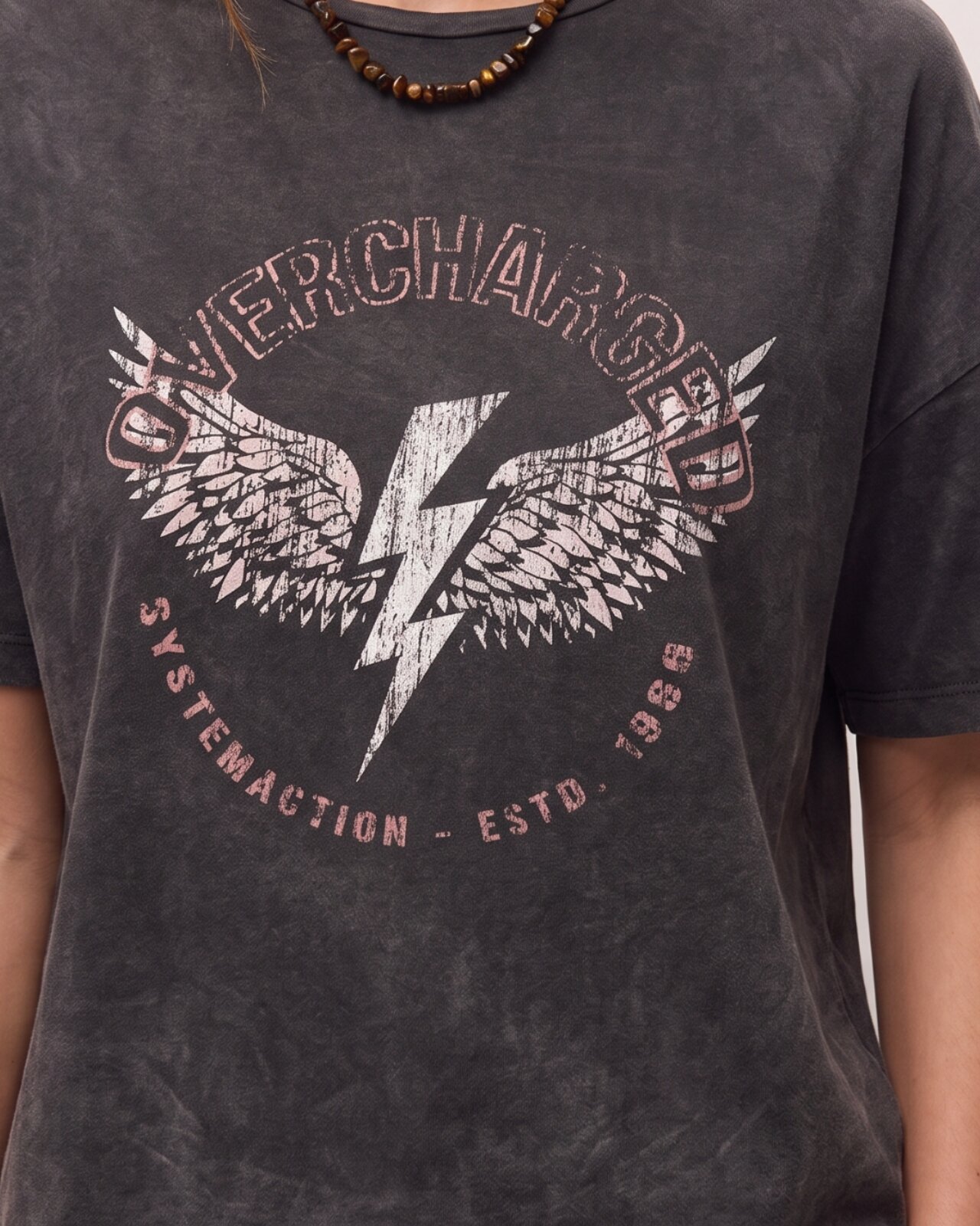 Camiseta oversize de mujer con con estampado posicional y cuello redondo - System Action - Gris oscuro Gris oscuro-5