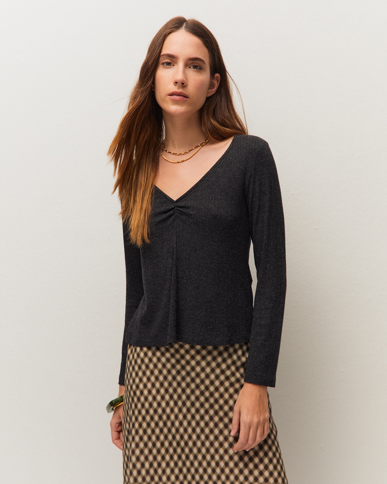 Camiseta de mujer de canalé con frunce en escote - System Action - Gris oscuro Gris oscuro-2