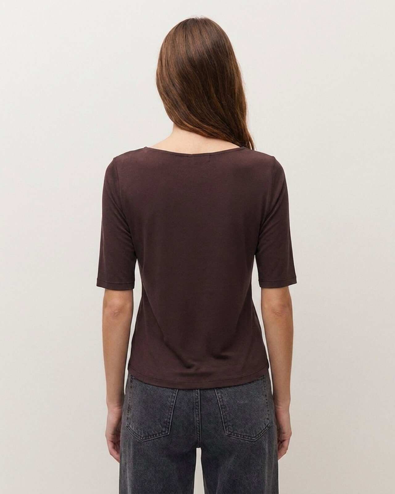 Camiseta de mujer de manga corta con detalle de pliegue en el delantero - System Action - Marrón Marrón-3