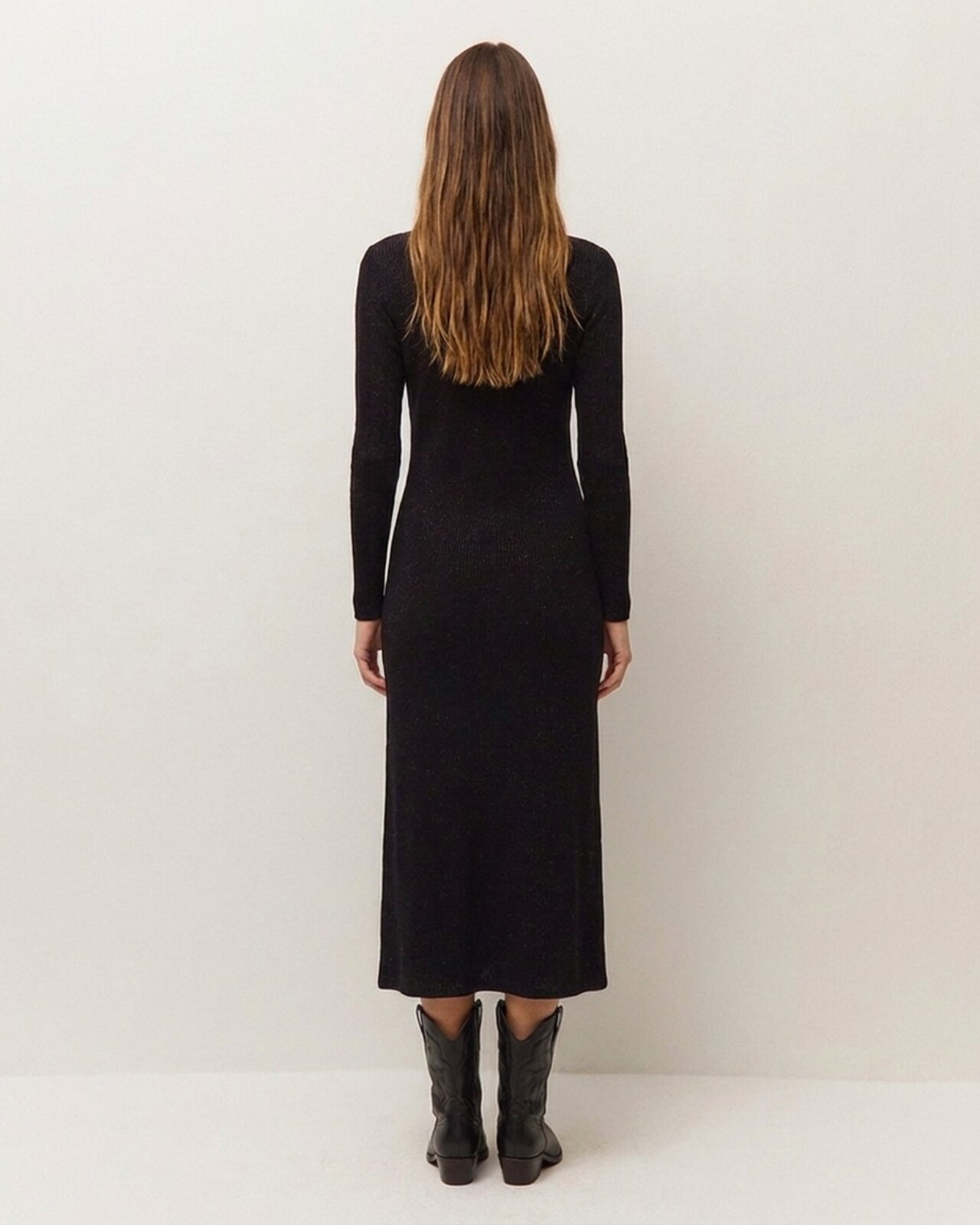 Vestido midi de canalé con cuello pico y manga larga - System Action - Negro Negro-3