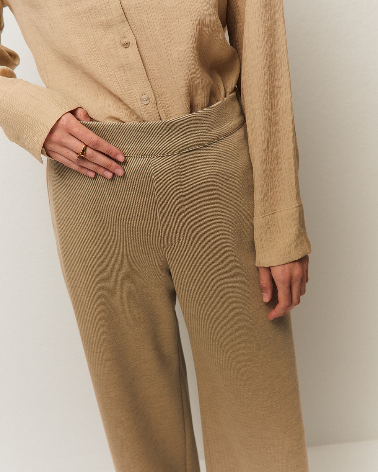 Pantalón de vestir de mujer wide leg con goma en la cintura - System Action - Beige Beige-4