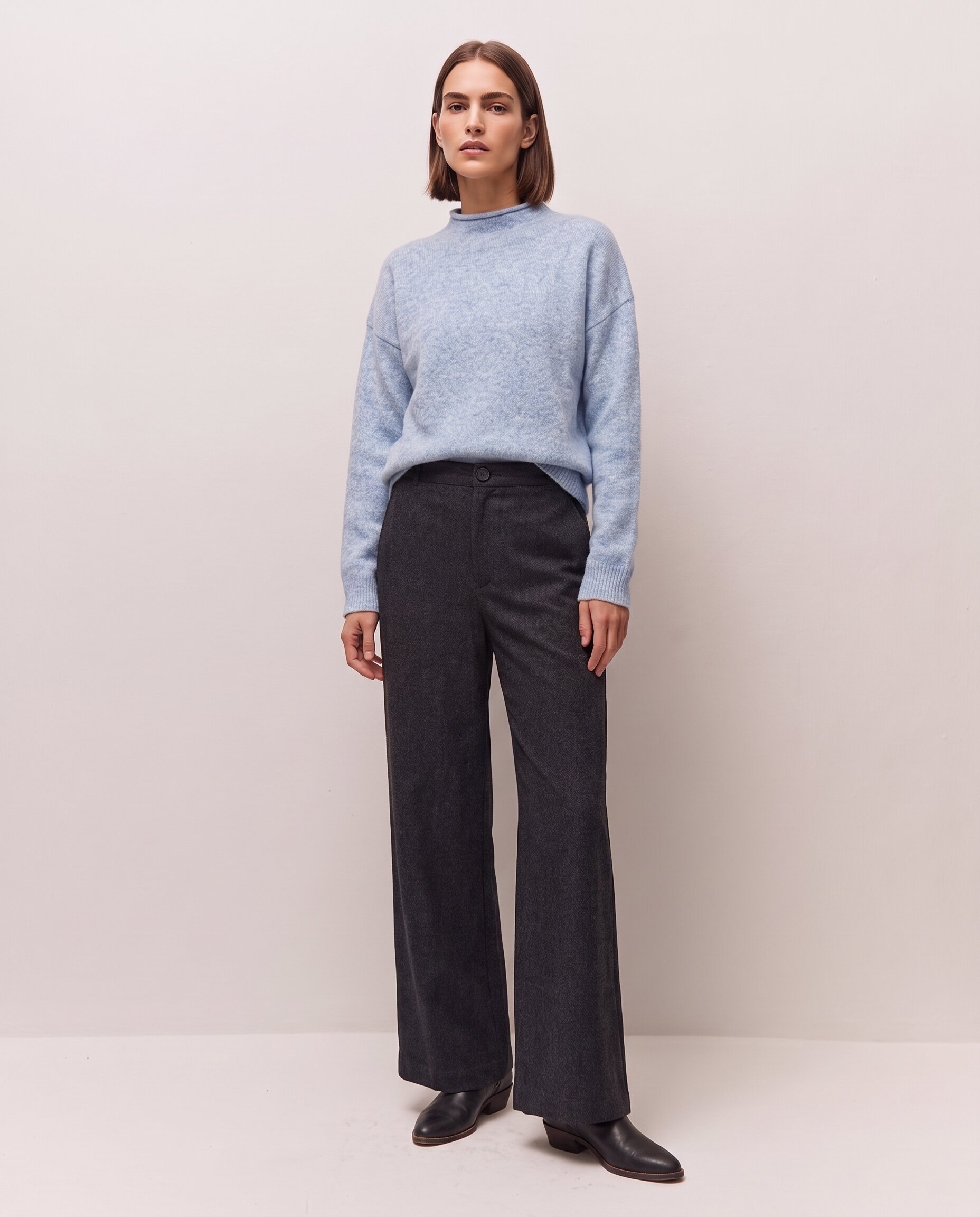 Imagen 0 de Pantalón ancho wide leg de mujer con tapeta en los bolsillos Negro