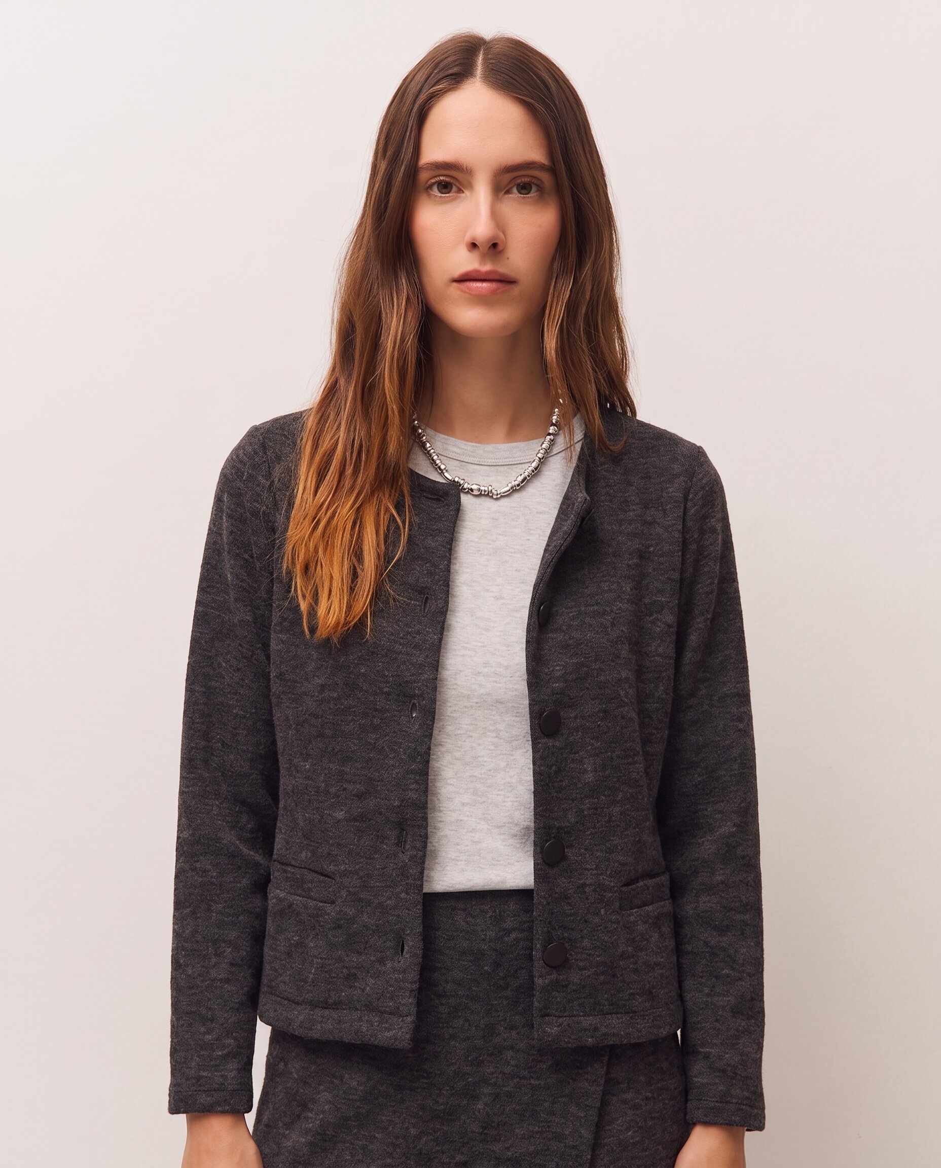 Chaqueta entallada de mujer con escote redondo y manga larga - System Action - Gris oscuro Gris oscuro-1