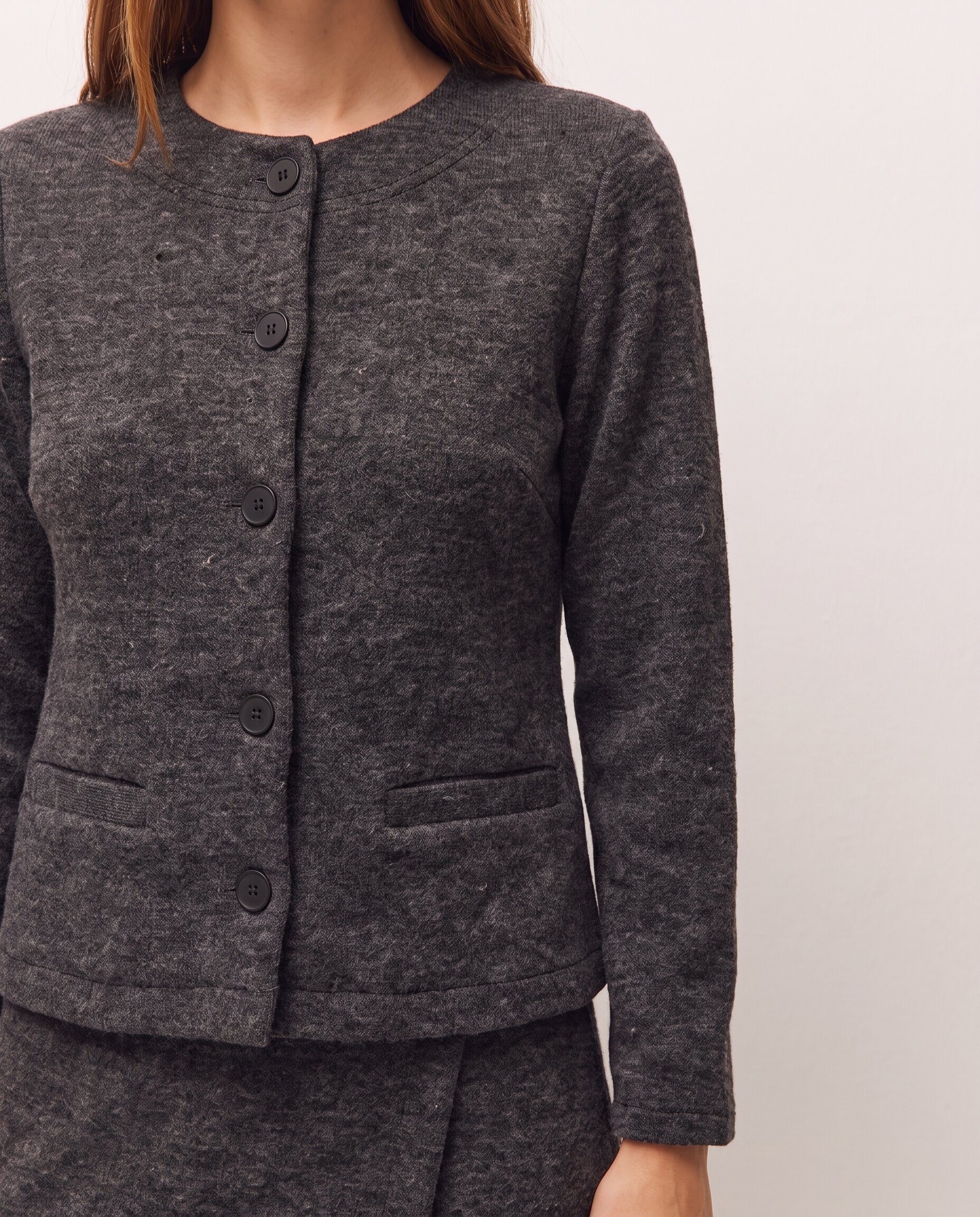 Chaqueta entallada de mujer con escote redondo y manga larga - System Action - Gris oscuro Gris oscuro-5